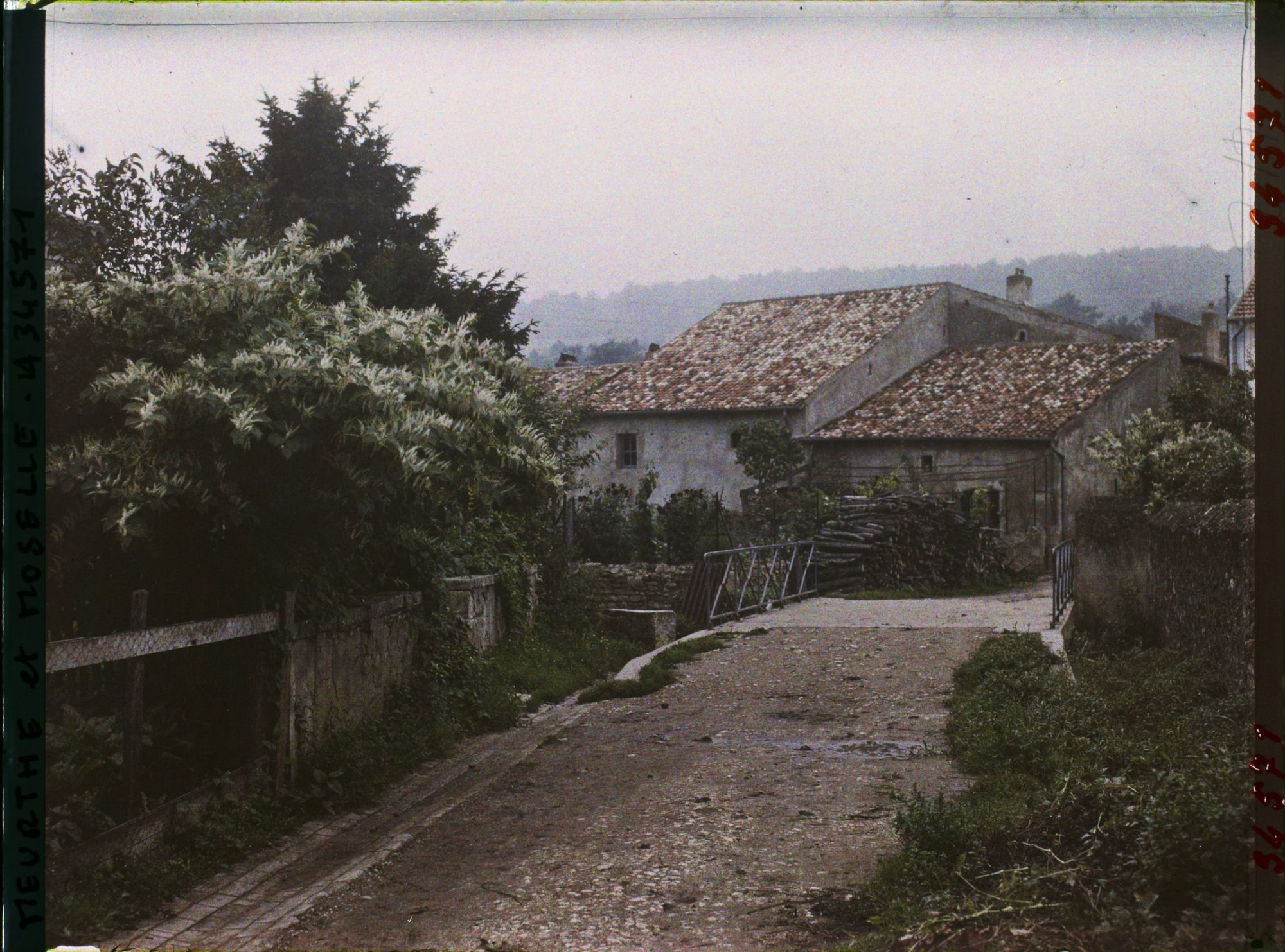 Image représentant France, Villers-sous-Premy, Un coin du Village