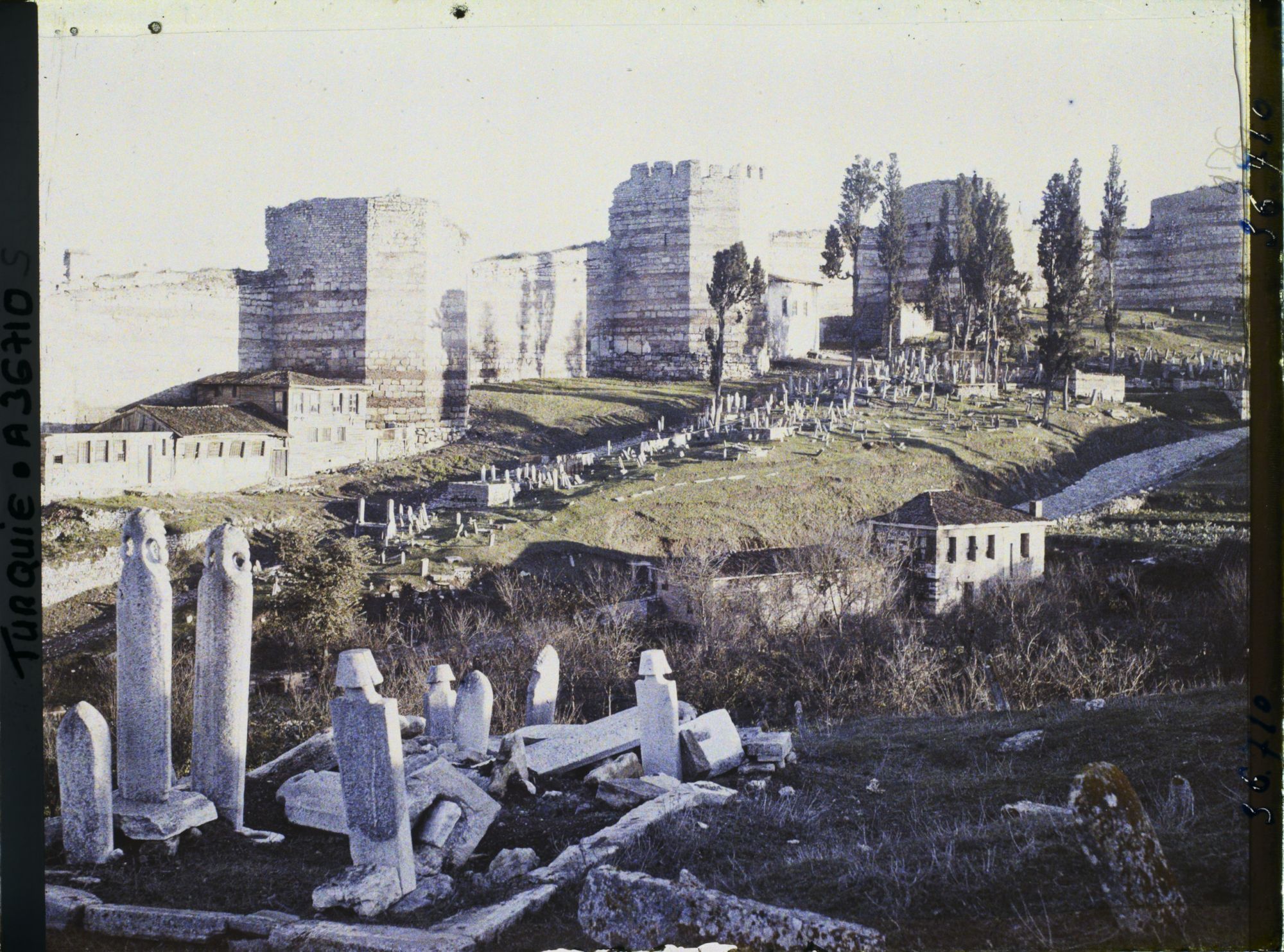 Image représentant Turquie, Constantinople, Mur de Théodose et porte oblique