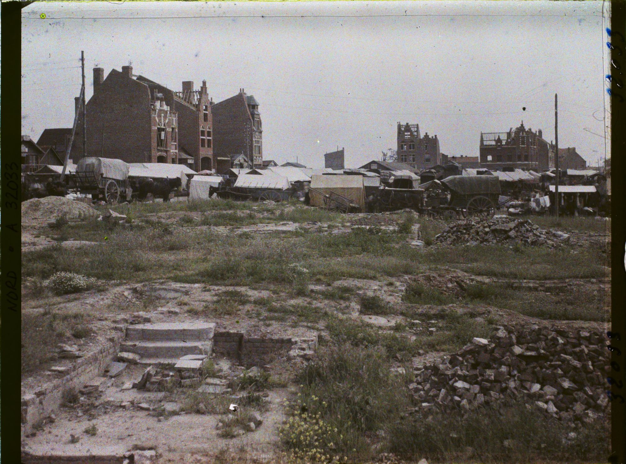 Image représentant France, Bailleul, La grande Place un jour de marché