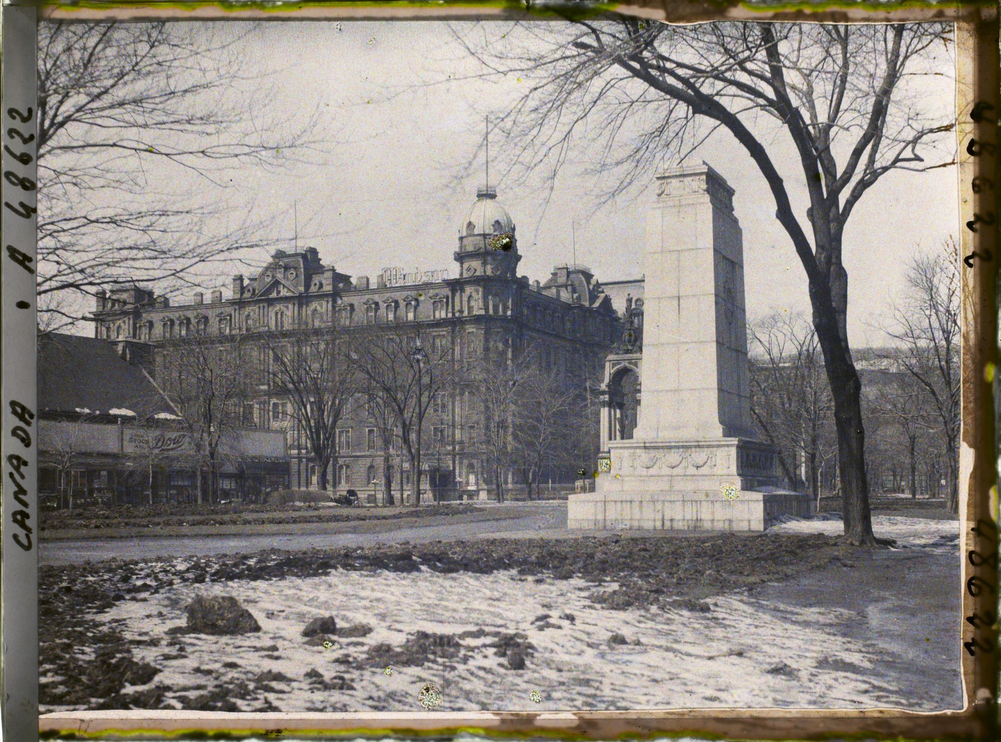 Image représentant Canada, Montréal, Place du Dominion et Hotel Windsor