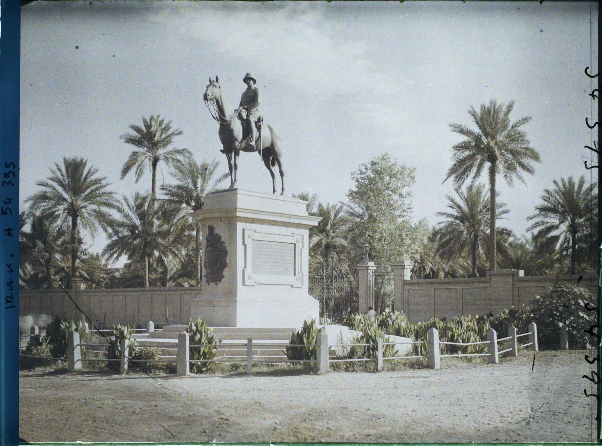 Image représentant Statue du général britannique Sir F. Stanley Maude (prit Bagdad aux Ottomans en 1917)