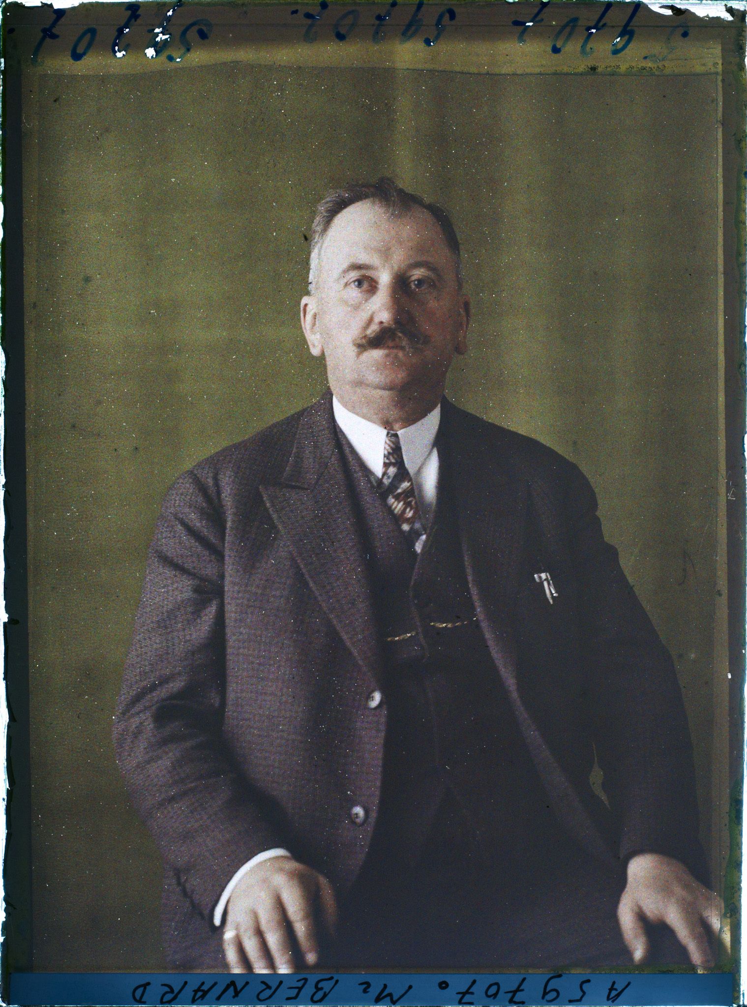 Image représentant https://musee-albert-kahn.s-museum.fr/home/NWQ2OTAwYzNmYjZlZTk1ZWQwODJmMjY4L2dlbmVyaWMtbm90aWNlLXRhYi9hdXRob3JpdHkvNjE3YTc5ZjVjZjhiODk2OGIzMzM3ZDIx/5d6900c3fb6ee95ed082f268/generic-notice-tab/authority/617a79ebcf8b8968b3336895 Monsieur Bernard