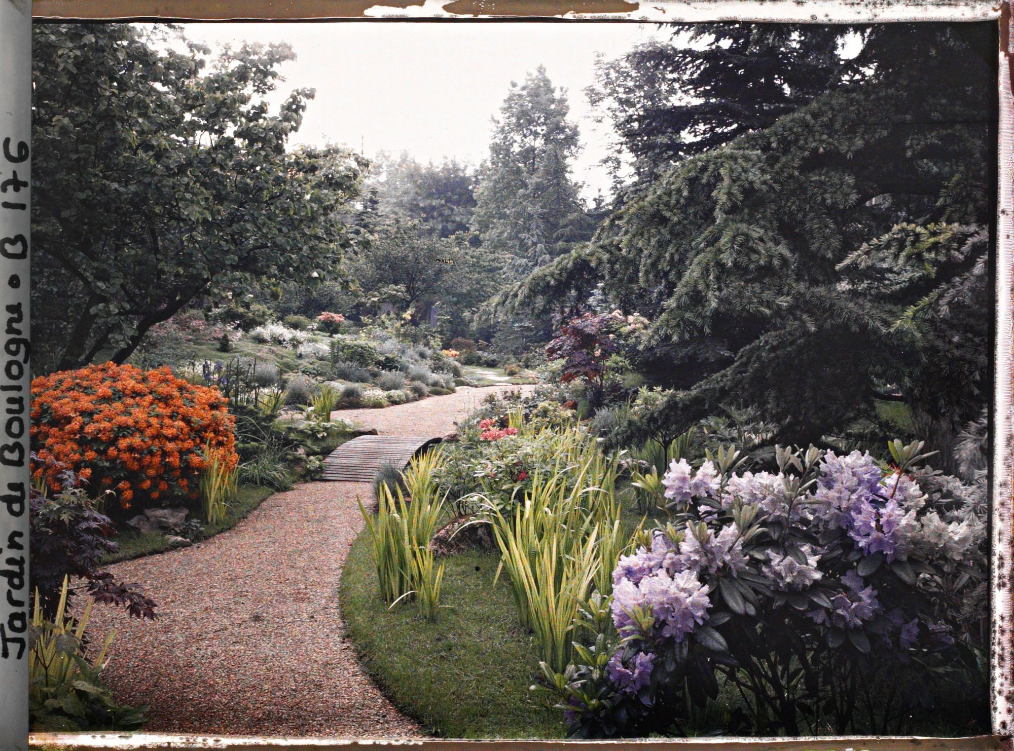 Image représentant Chemin fleuri du " sanctuaire japonais " menant vers le " village japonais "