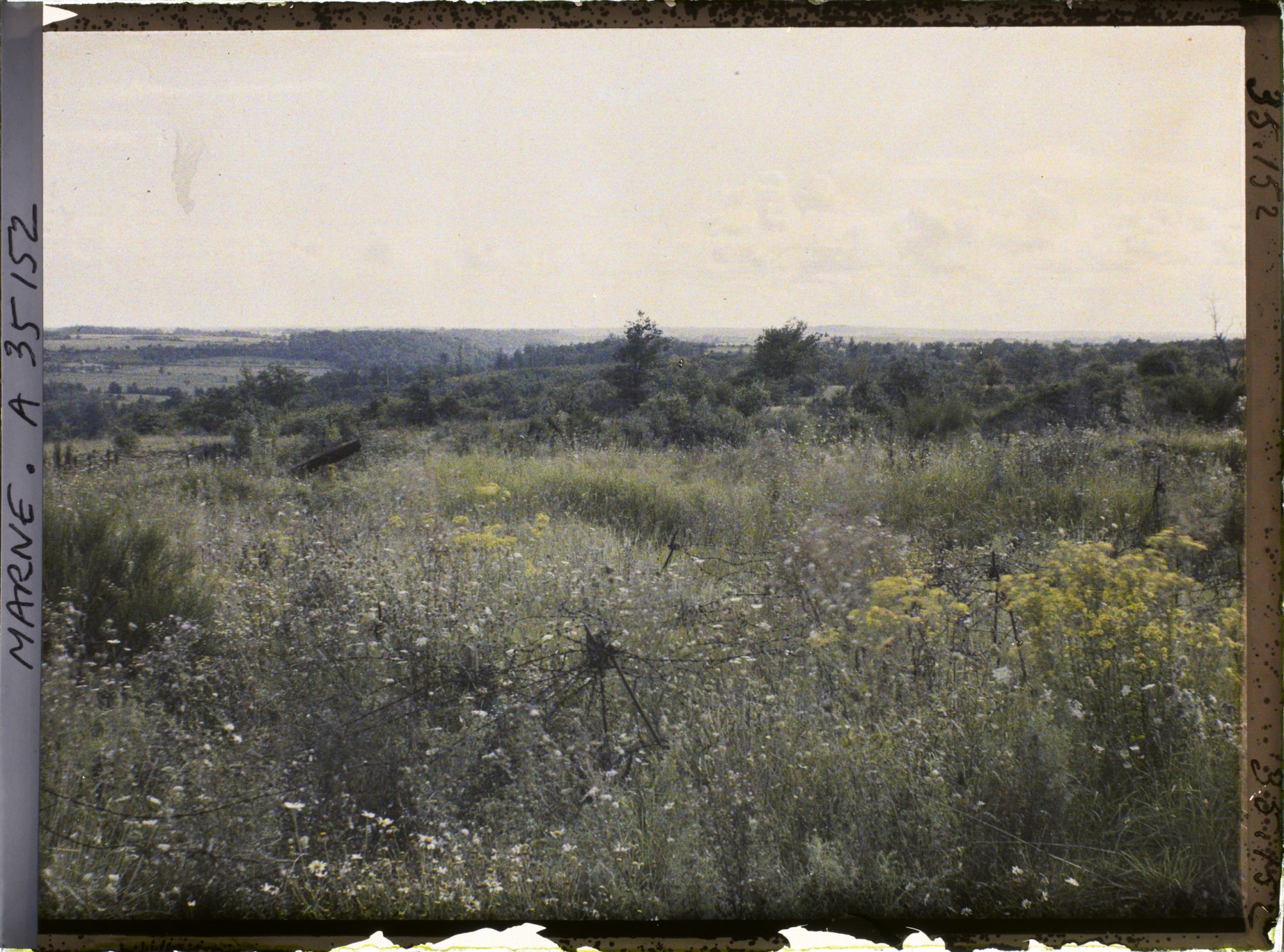 Image représentant France, Vienne le Château , Vue prise du même point dans la direction N.O à l'horizon, secteur de Champagne