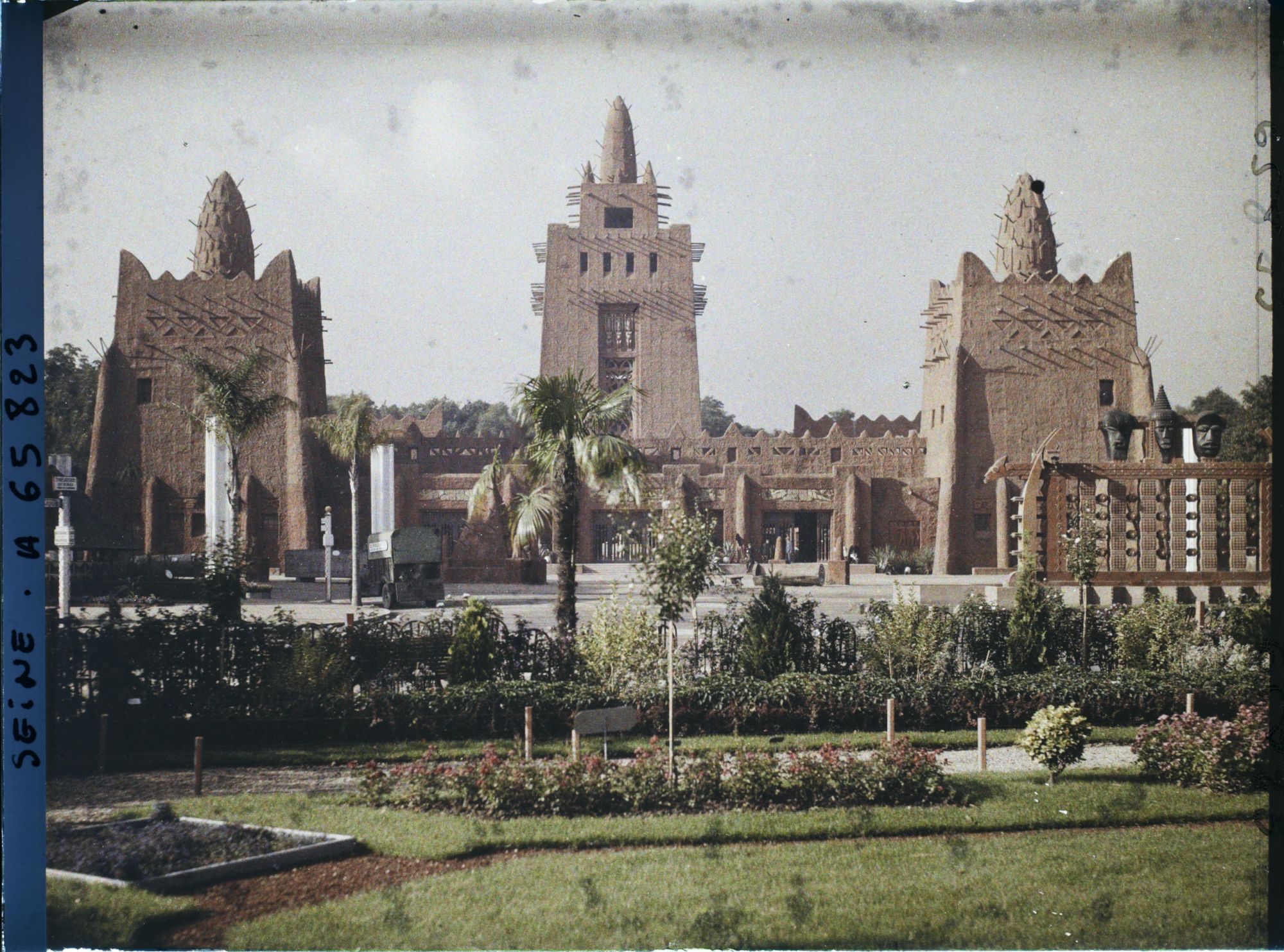 Image représentant L'Exposition Coloniale Internationale de 1931, le pavillon de l'AOF (Afrique occidentale française)