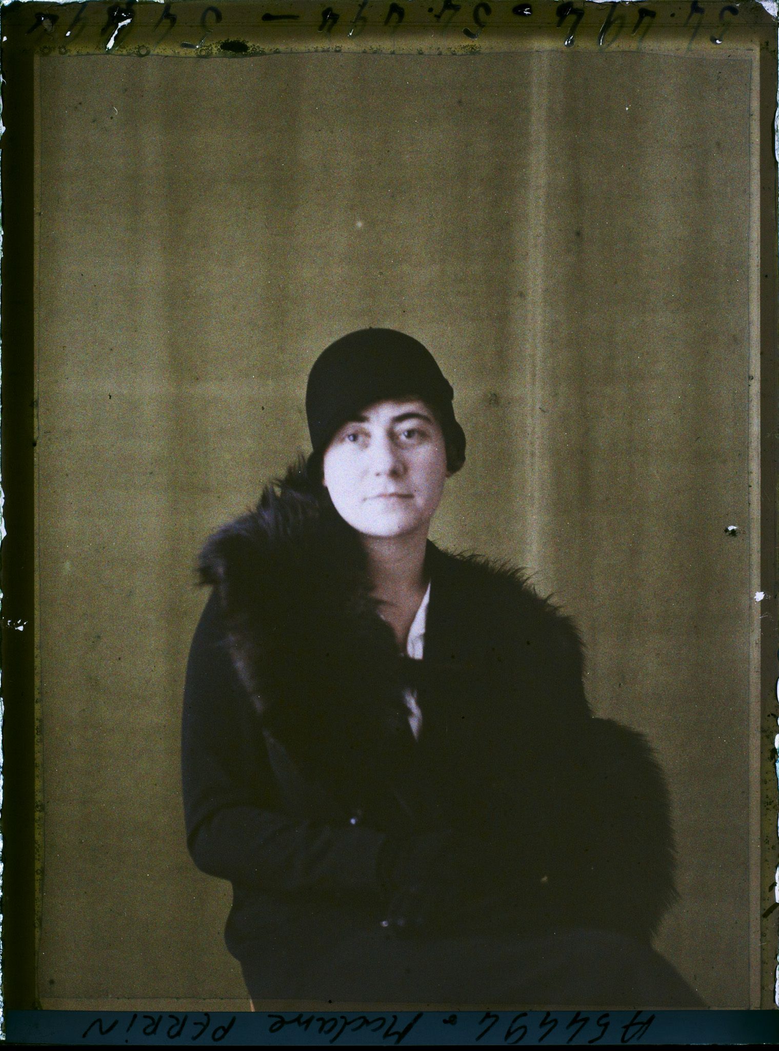 Image représentant https://musee-albert-kahn.s-museum.fr/home/NWQ2OTAwYzNmYjZlZTk1ZWQwODJmMjY4L2dlbmVyaWMtbm90aWNlLXRhYi9hdXRob3JpdHkvNjE3YTc5ZjVjZjhiODk2OGIzMzM3ZDIx/5d6900c3fb6ee95ed082f268/generic-notice-tab/authority/617a79ebcf8b8968b333757e Madame Paul Perrin