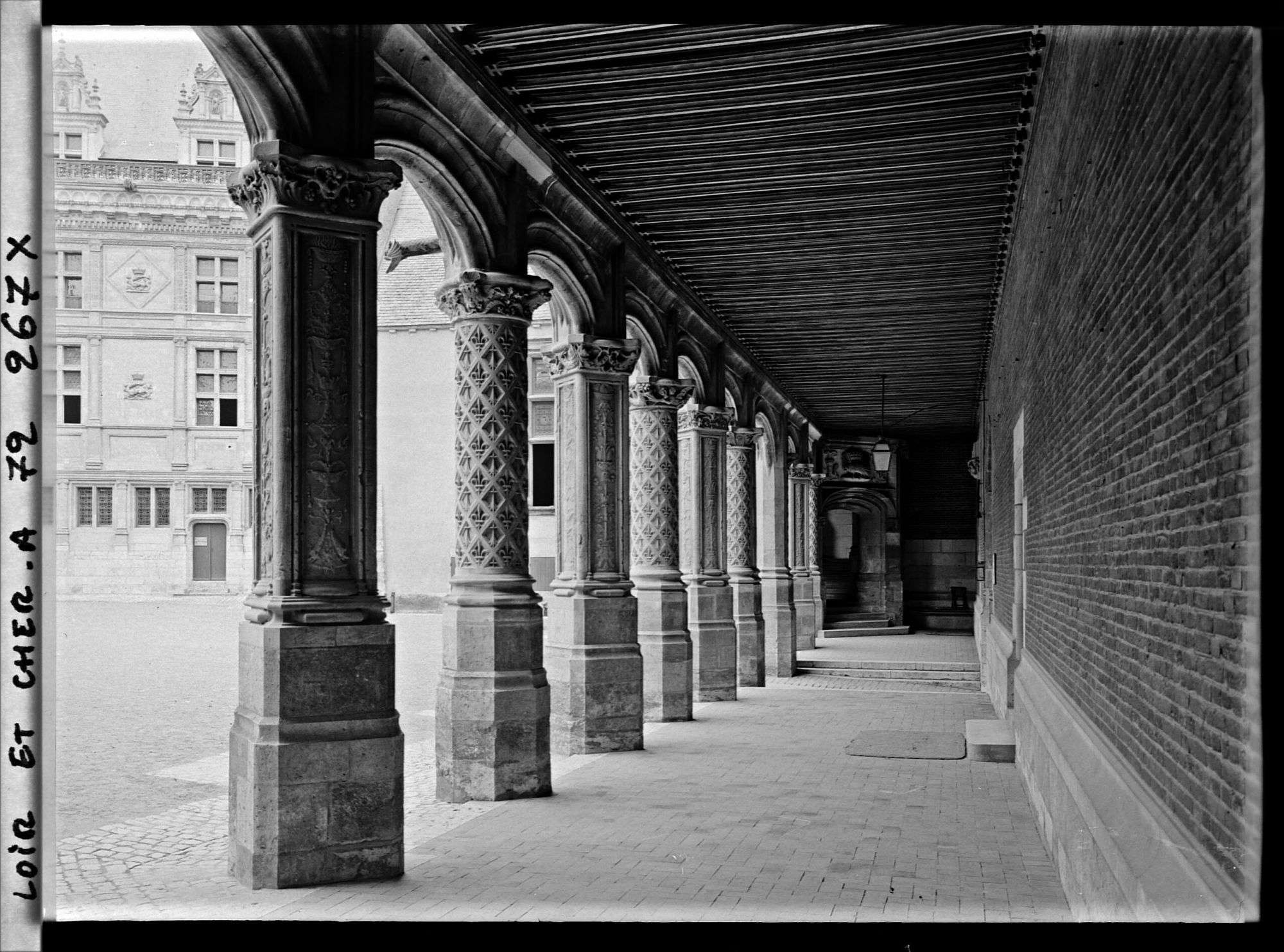 Image représentant Les arcades de la galerie Charles d'Orléans du château