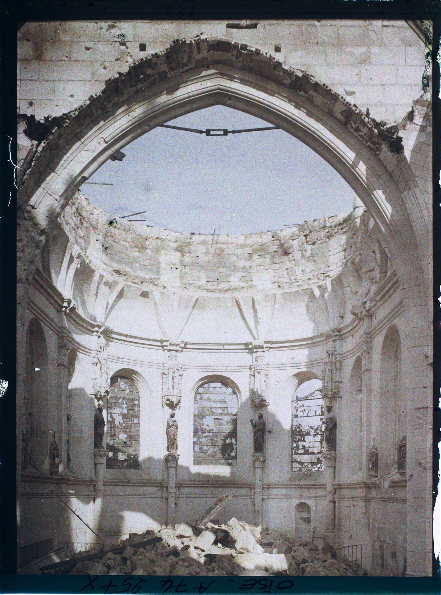 Image représentant L'église en ruines