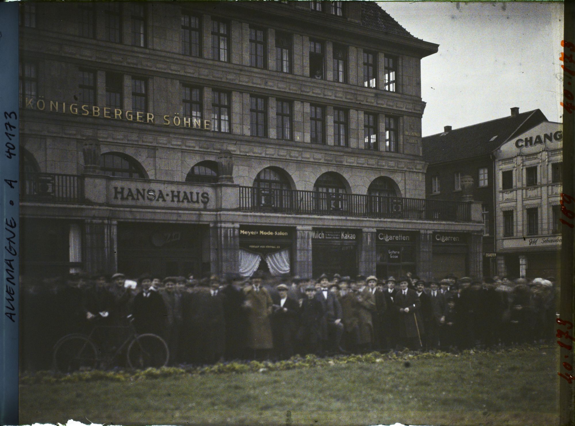 Image représentant Prusse, Crefeld, Manifestation place de la Gare