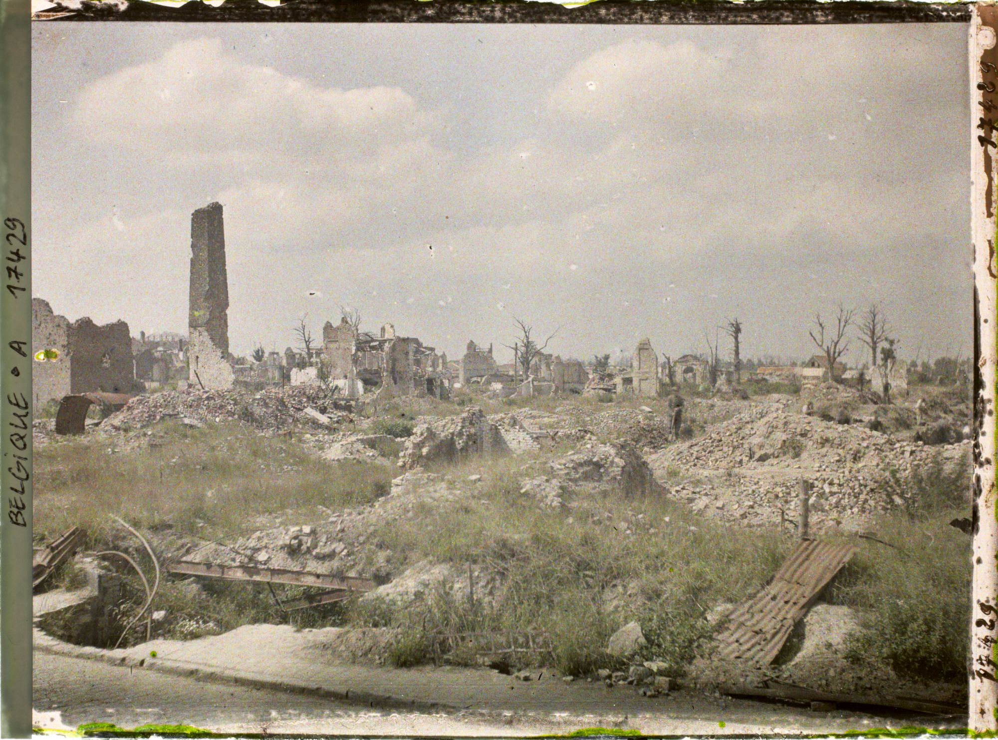 Image représentant Belgique, Ypres, Ruines vue prise de la rue au Beurre