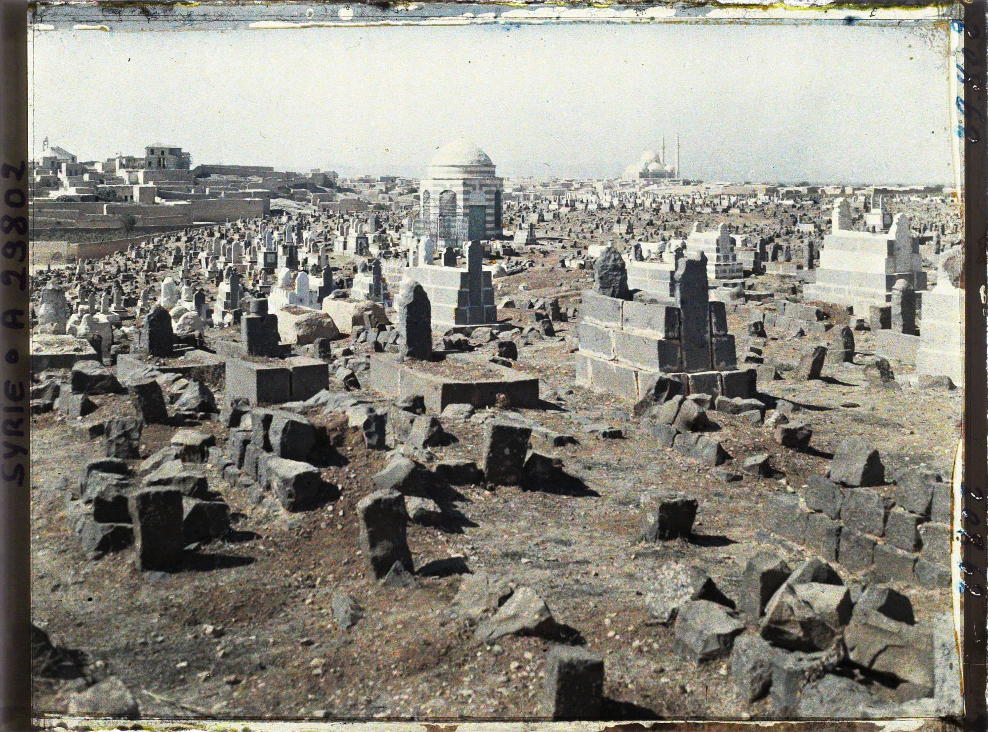 Image représentant Un cimetière musulman vers la Mosquée Khalid ibn al Walid