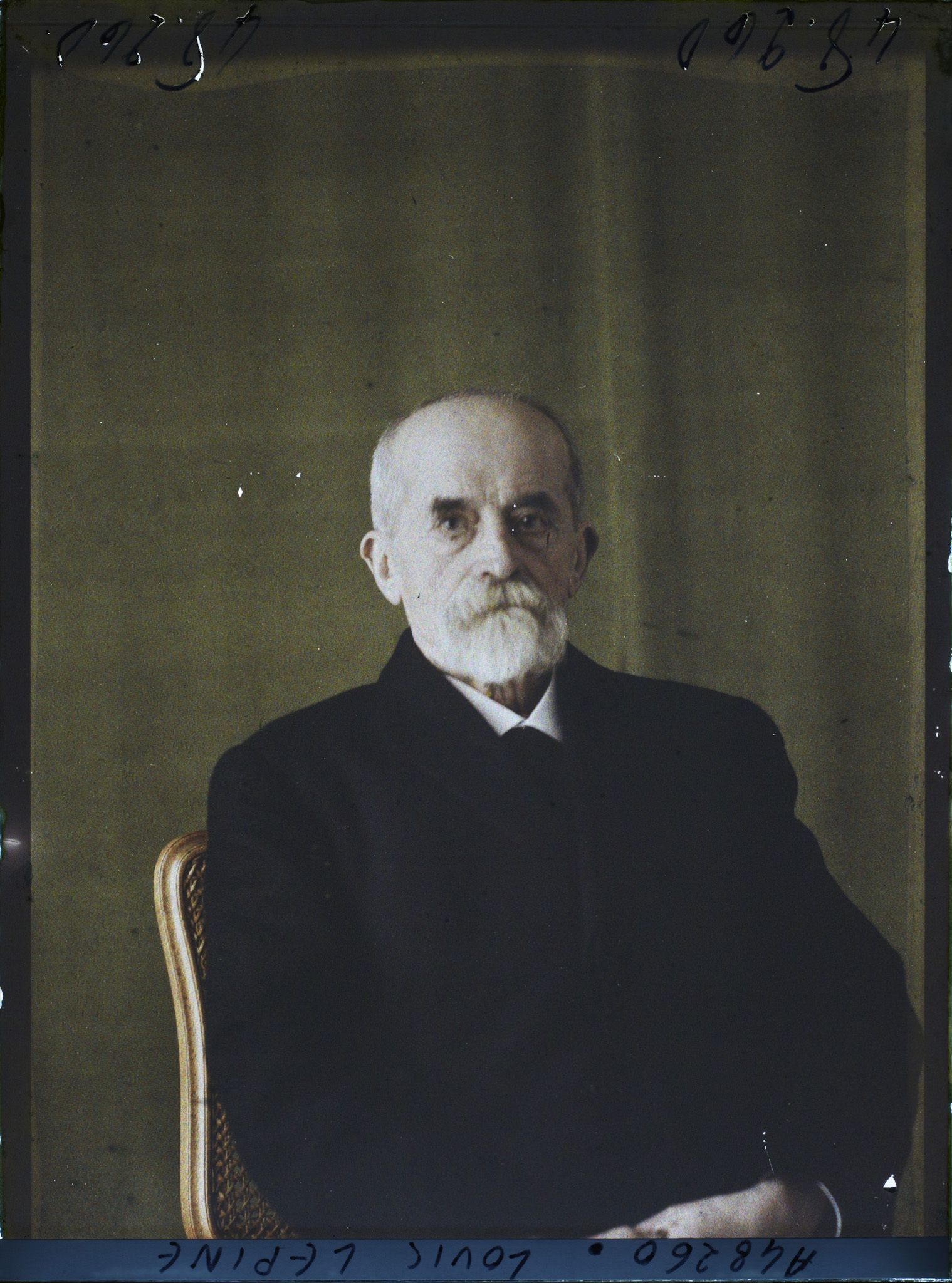 Image représentant Monsieur  https://musee-albert-kahn.s-museum.fr/home/NWQ2OTAwYzNmYjZlZTk1ZWQwODJmMjY4L2dlbmVyaWMtbm90aWNlLXRhYi9hdXRob3JpdHkvNjE3YTc5ZjVjZjhiODk2OGIzMzM3ZDIx/5d6900c3fb6ee95ed082f268/generic-notice-tab/authority/617a79ebcf8b8968b3337252 Louis Lépine