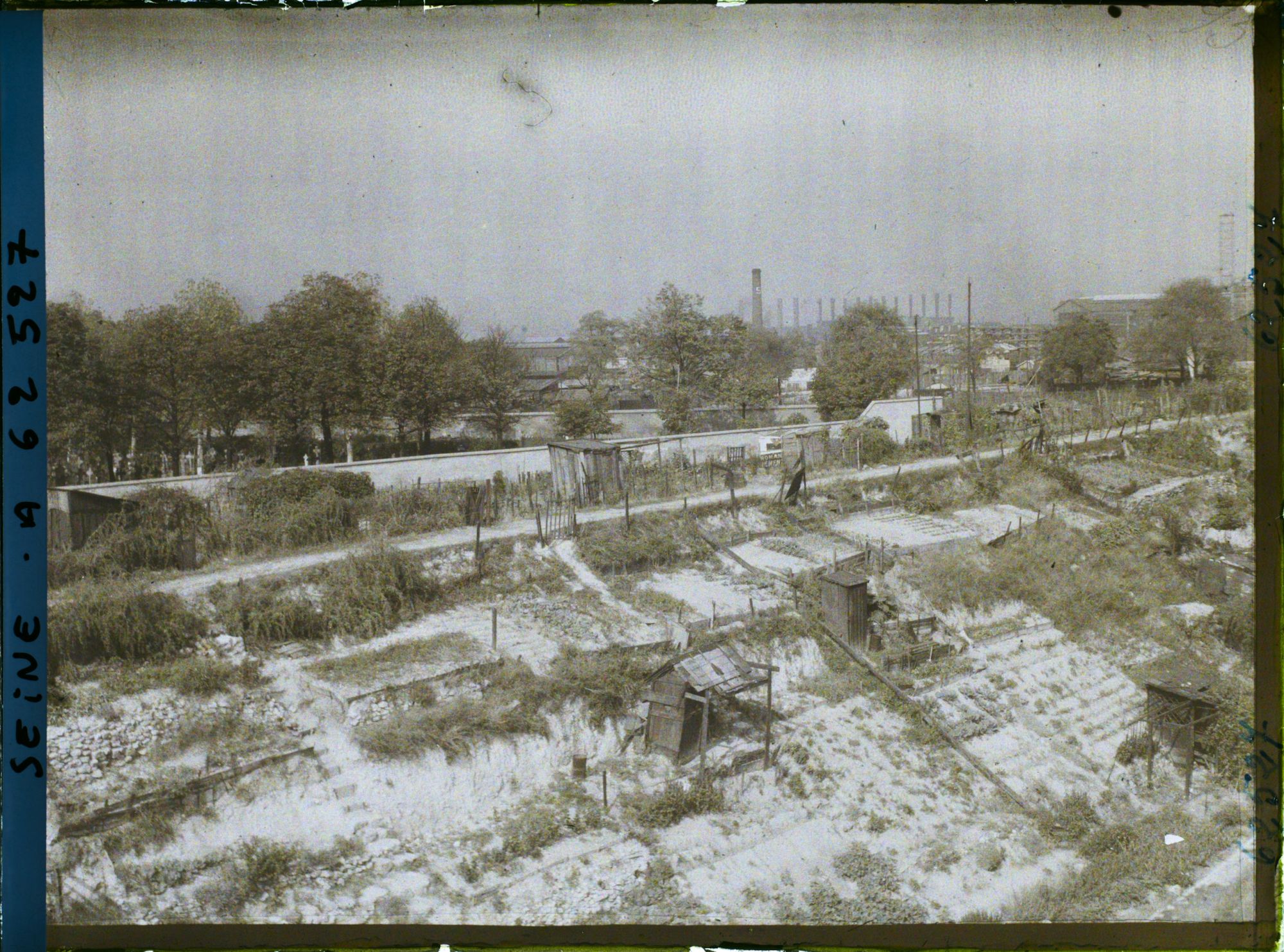 Image représentant Les jardins ouvriers à l'emplacement des anciennes fortifications entre les portes Pouchet et de Clichy