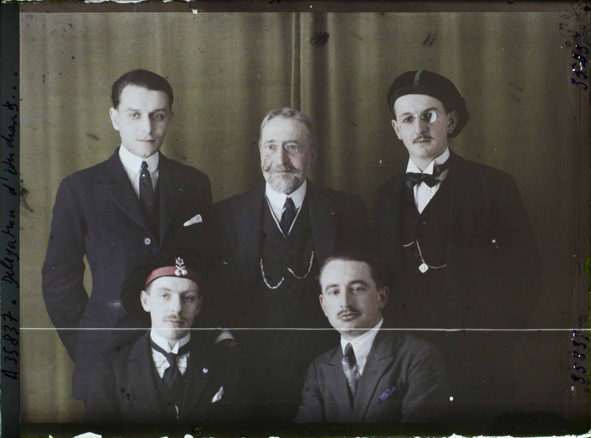 Image représentant Délégation des étudiants ayant participé au centenaire de Pasteur à Paris
