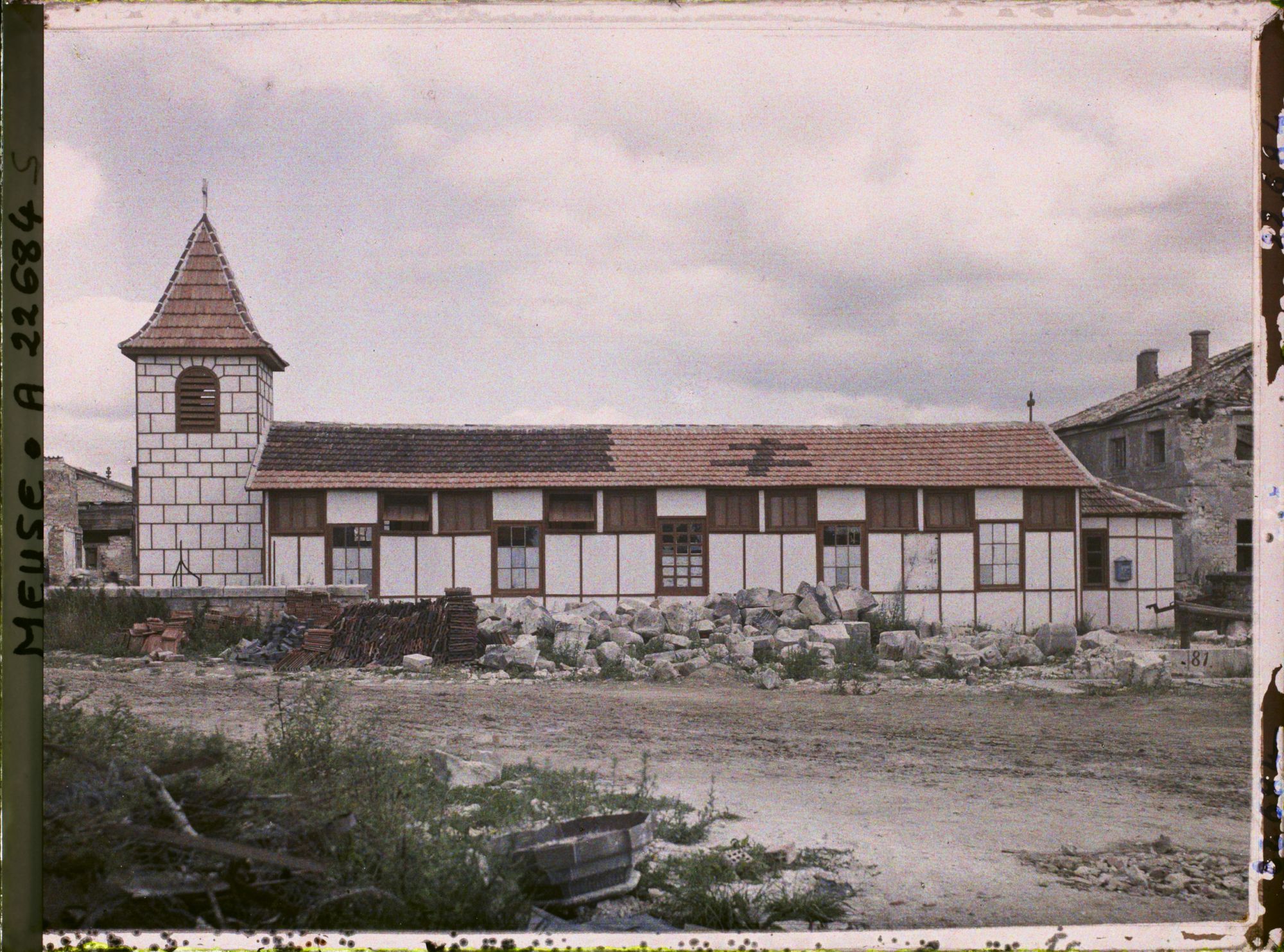 Image représentant France, Les Paroches, La nouvelle Eglise