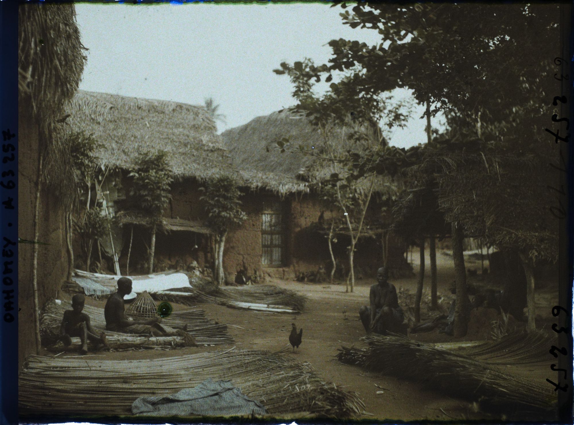 Image représentant Travaux de vannerie dans le village