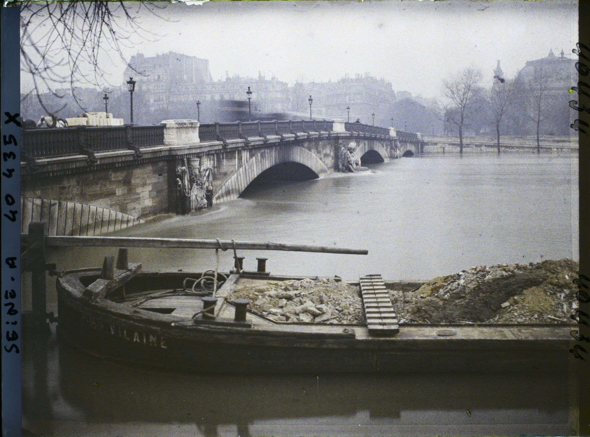Image représentant La crue de la Seine au pont des Invalides