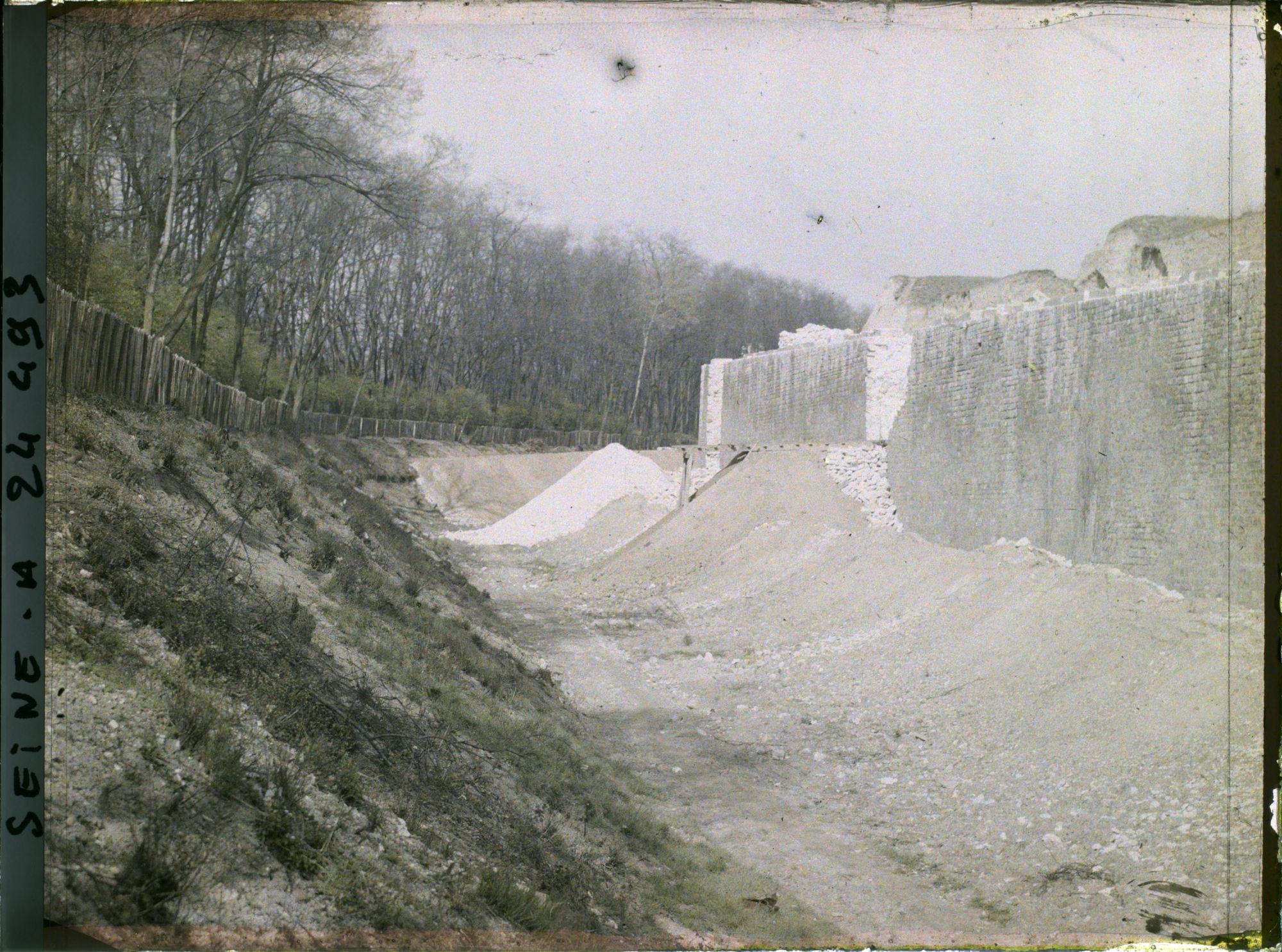 Image représentant La démolition des fortifications à la porte d'Auteuil ?