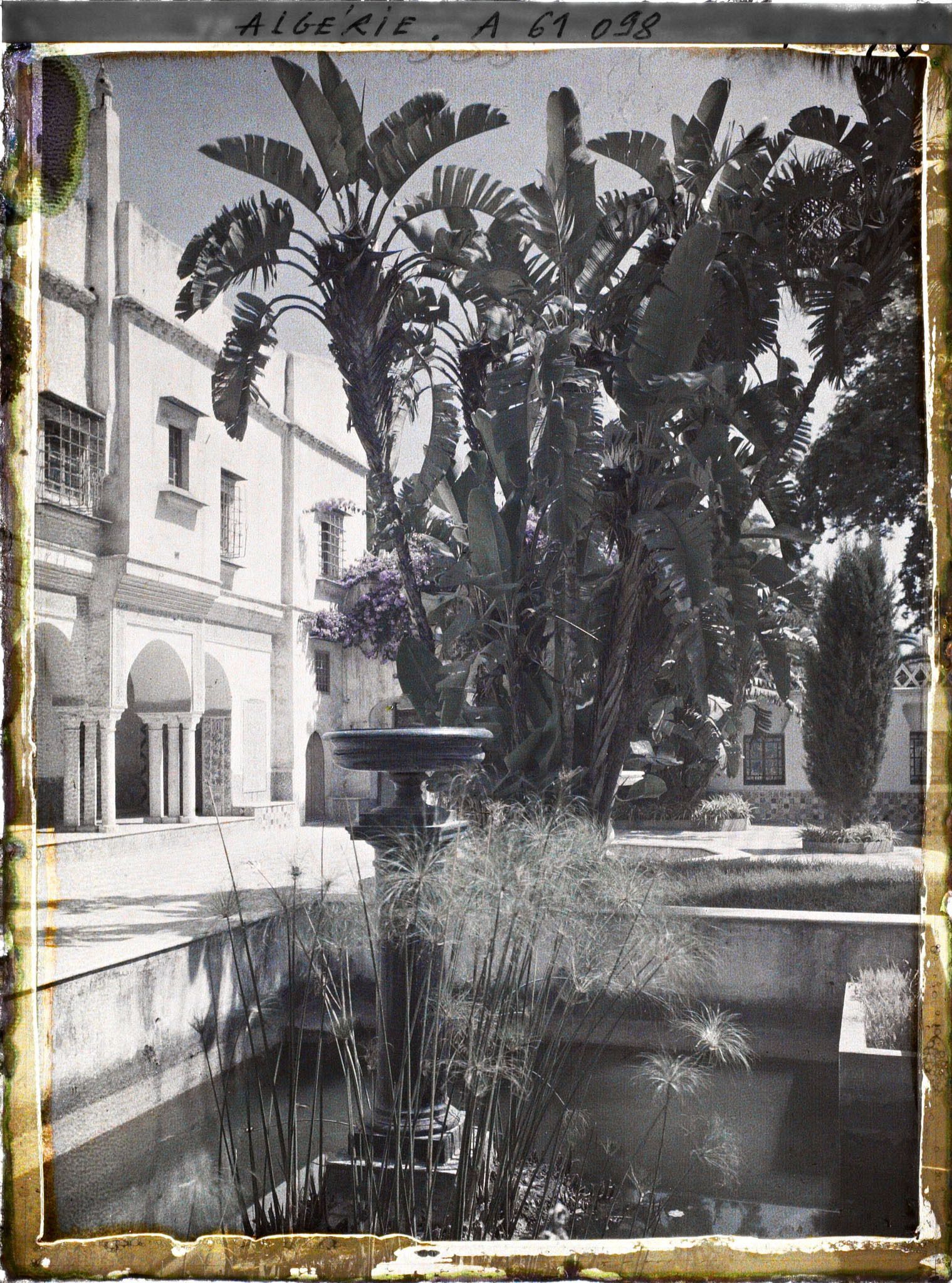 Image représentant Le palais du Bardo, le grand bassin de la seconde cour