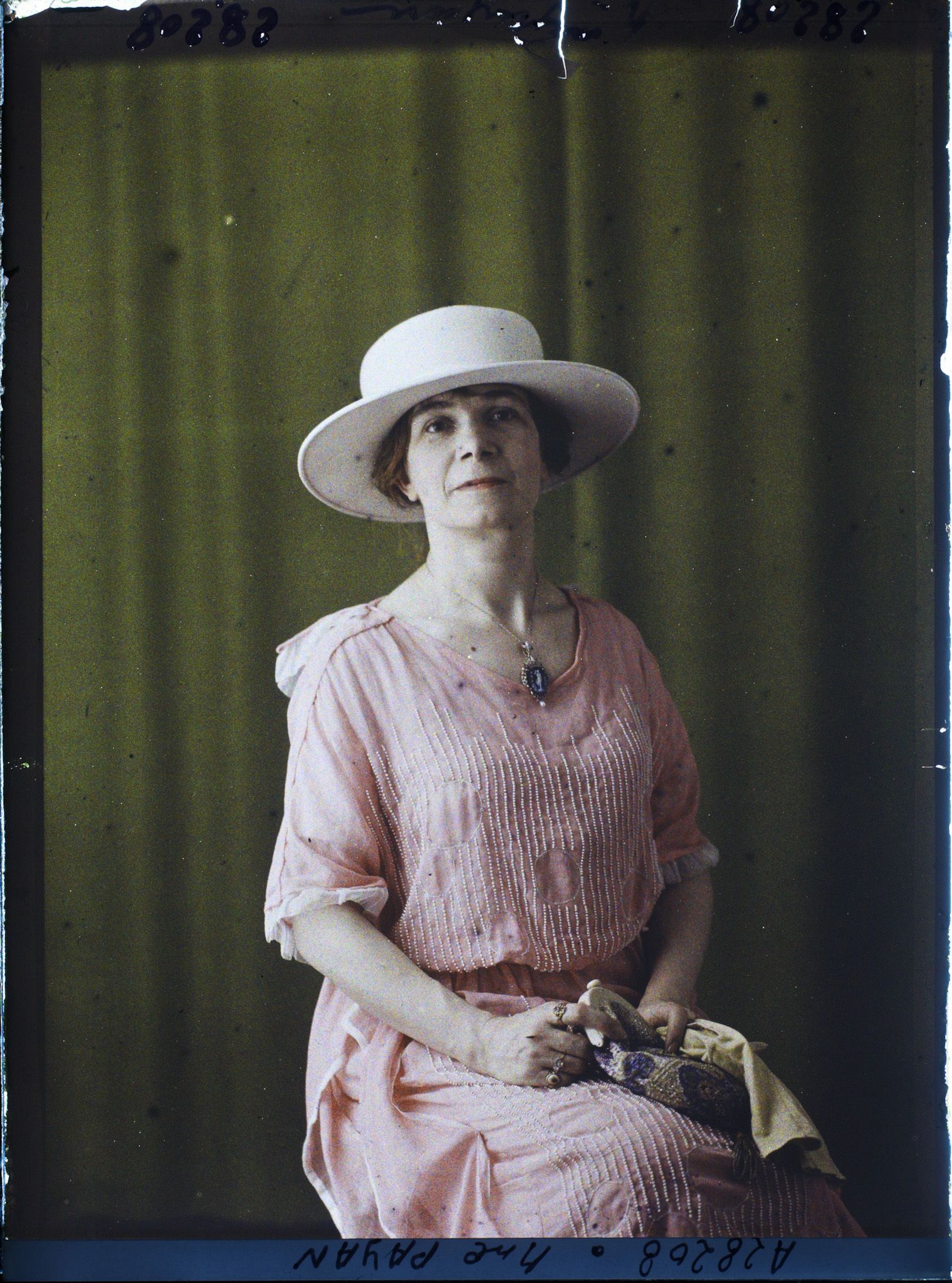 Image représentant https://musee-albert-kahn.s-museum.fr/home/NWQ2OTAwYzNmYjZlZTk1ZWQwODJmMjY4L2dlbmVyaWMtbm90aWNlLXRhYi9hdXRob3JpdHkvNjE3YTc5ZjVjZjhiODk2OGIzMzM3ZDIx/5d6900c3fb6ee95ed082f268/generic-notice-tab/authority/617a79ebcf8b8968b33374fb Madame Payan