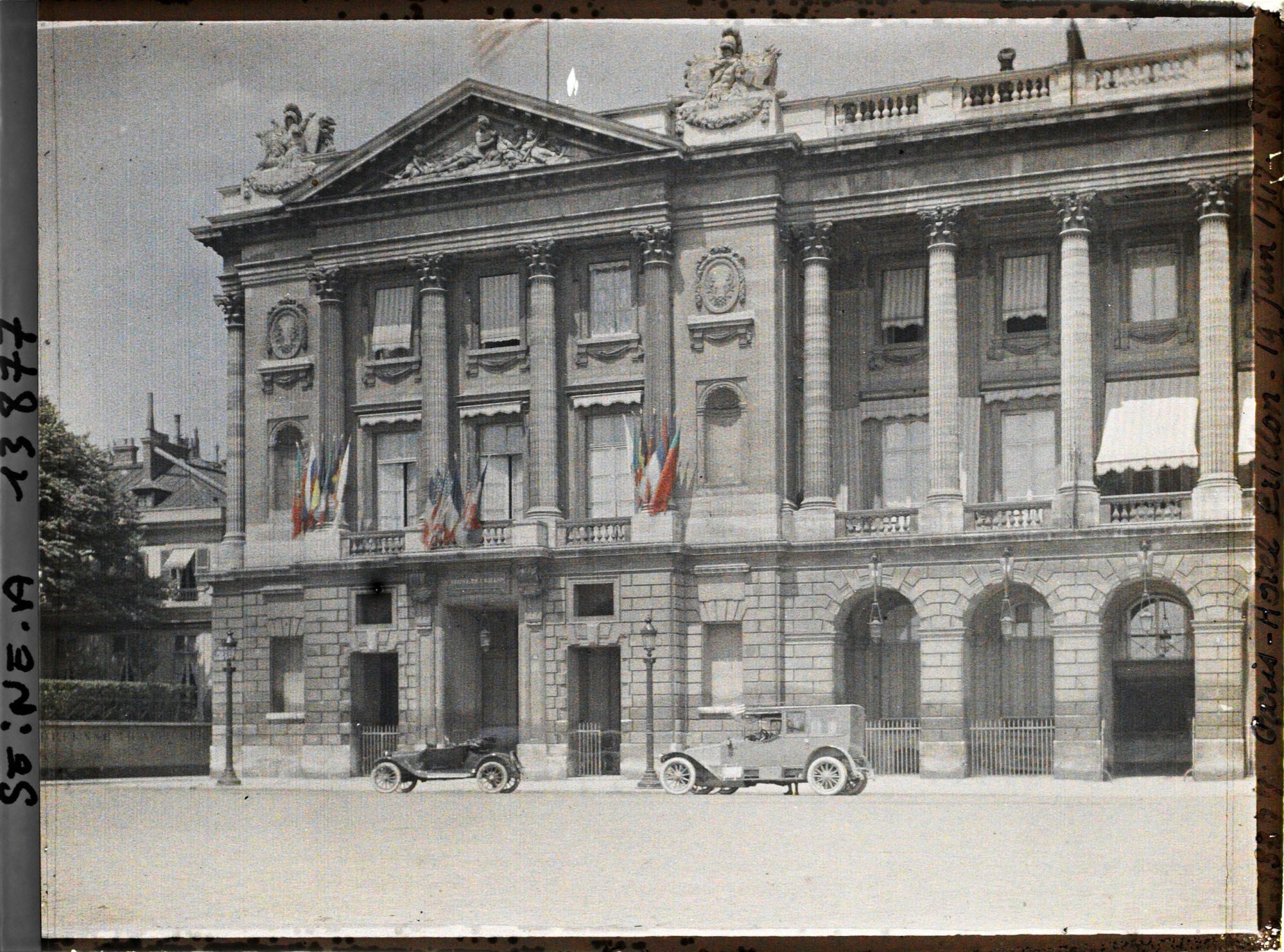 Image représentant L'hôtel de Crillon, place de la Concorde