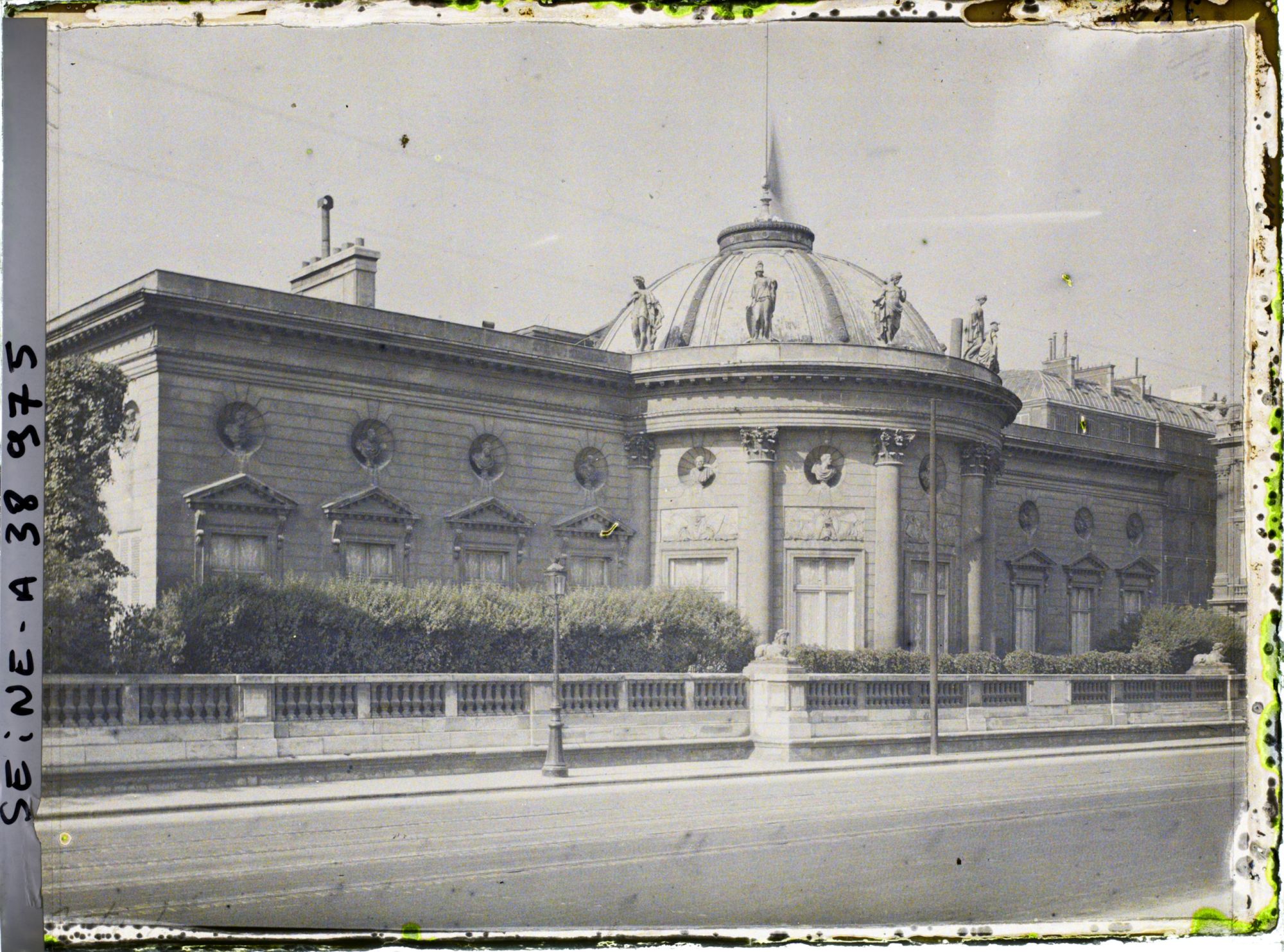 Image représentant Le Palais de la Légion d'honneur ou hôtel de Salm, quai Anatole France