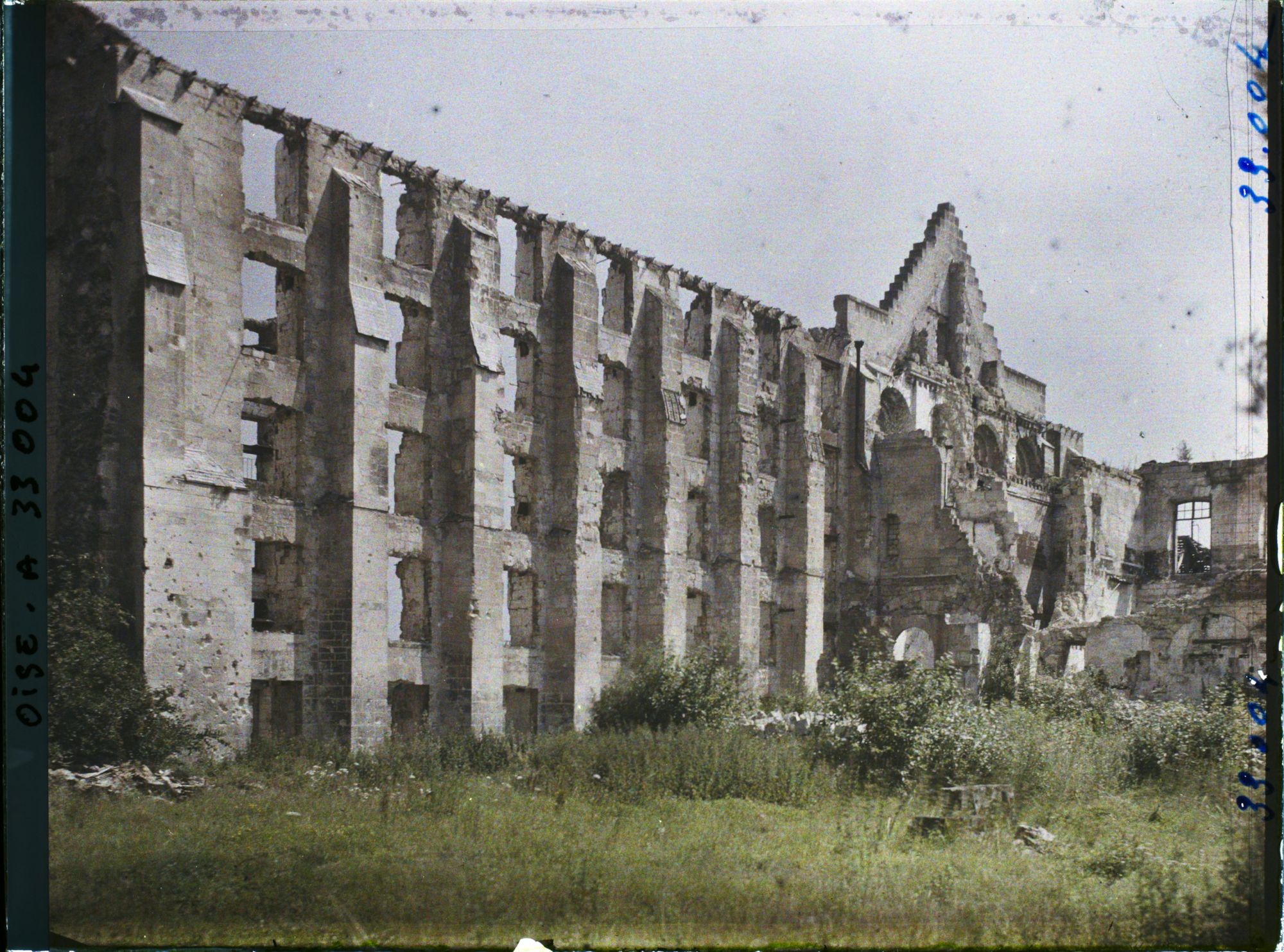 Image représentant France, Ourscamp, Ruines de l'Abbaye d'Ourscamps :  L'ancienne Grande Salle des Machines