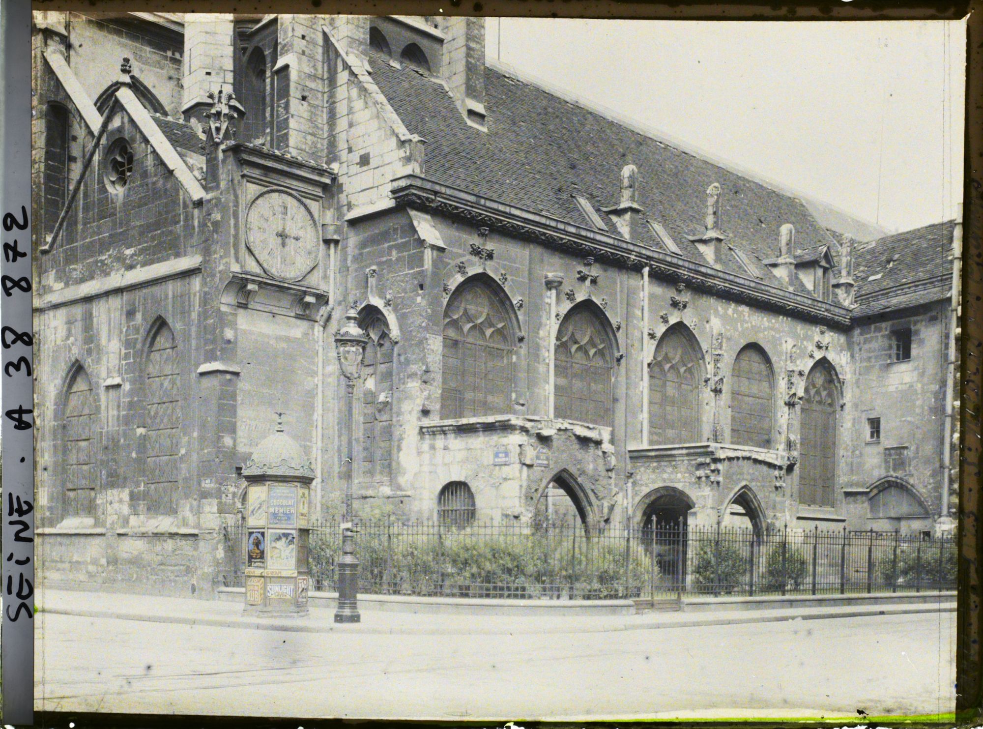 Image représentant L'église Saint-Nicolas-des-Champs, à l'angle des rues Saint-Martin et Cunin-Gridaine