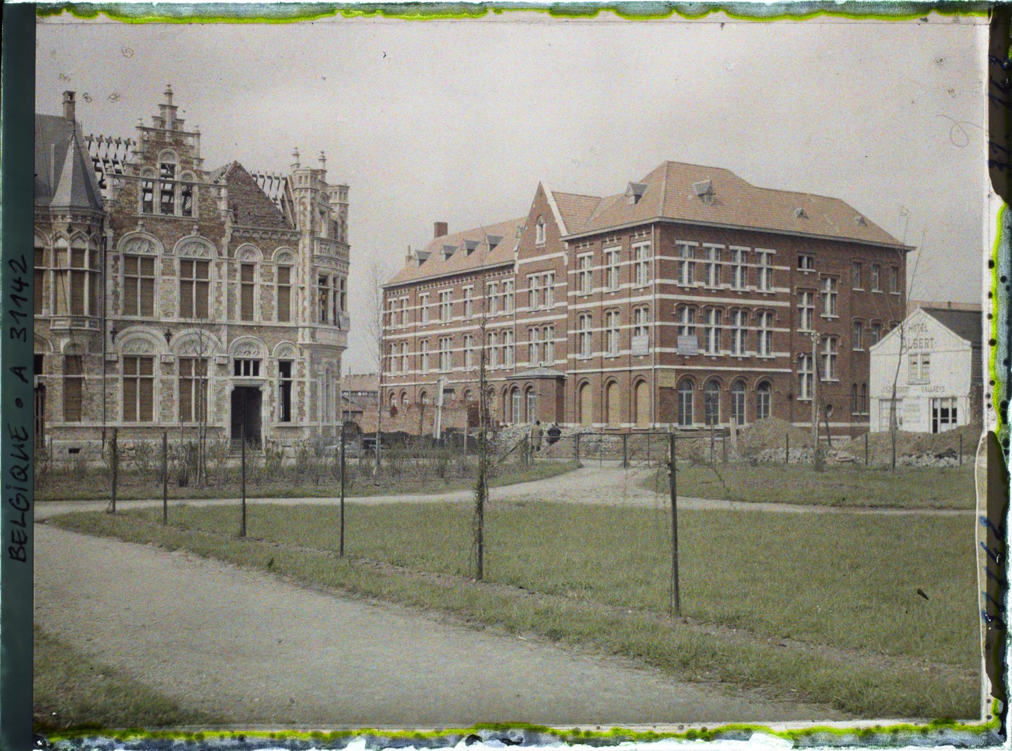 Image représentant Belgique, Ypres, Angle du Boulevard Malou et de la Place de la Gare