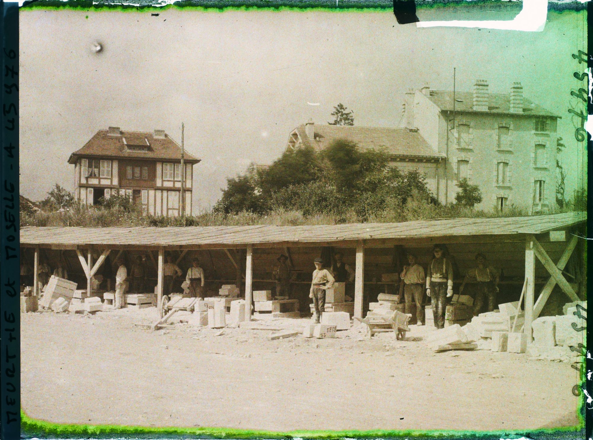 Image représentant France, Nomény, Les tailleurs de pierres de l'Eglise