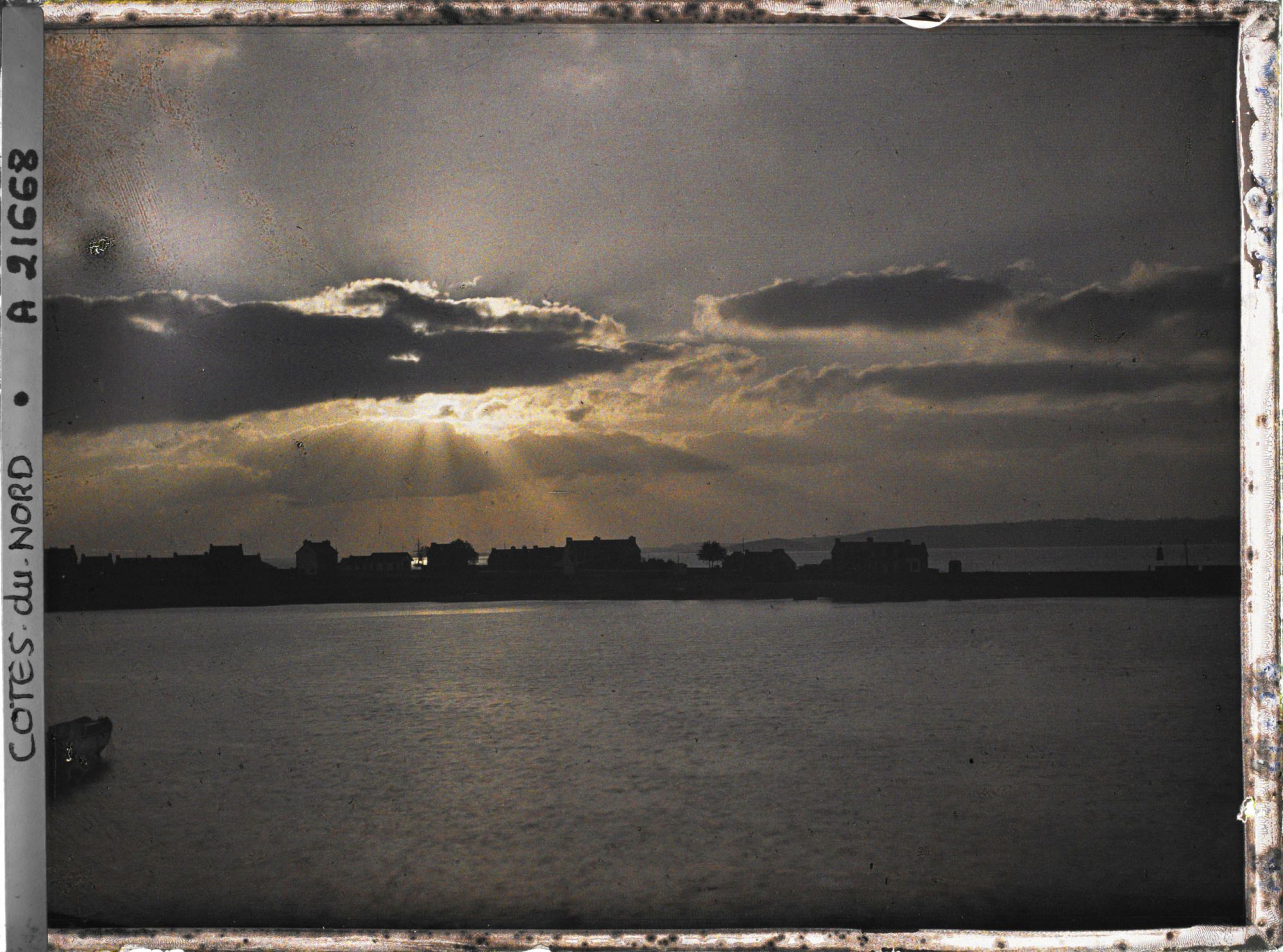 Image représentant Lever de soleil sur la rade de Perros-Guirec