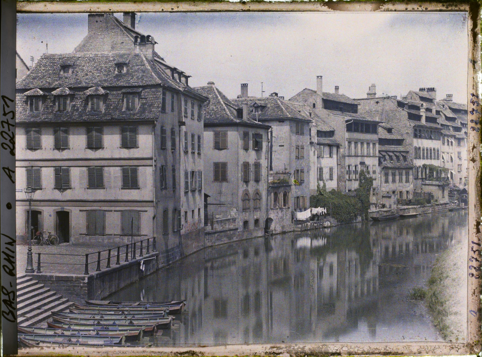 Image représentant France, Strasbourg, Vieilles Maisons Pfauztadgasse au bord de l'Ill. (Petite France)