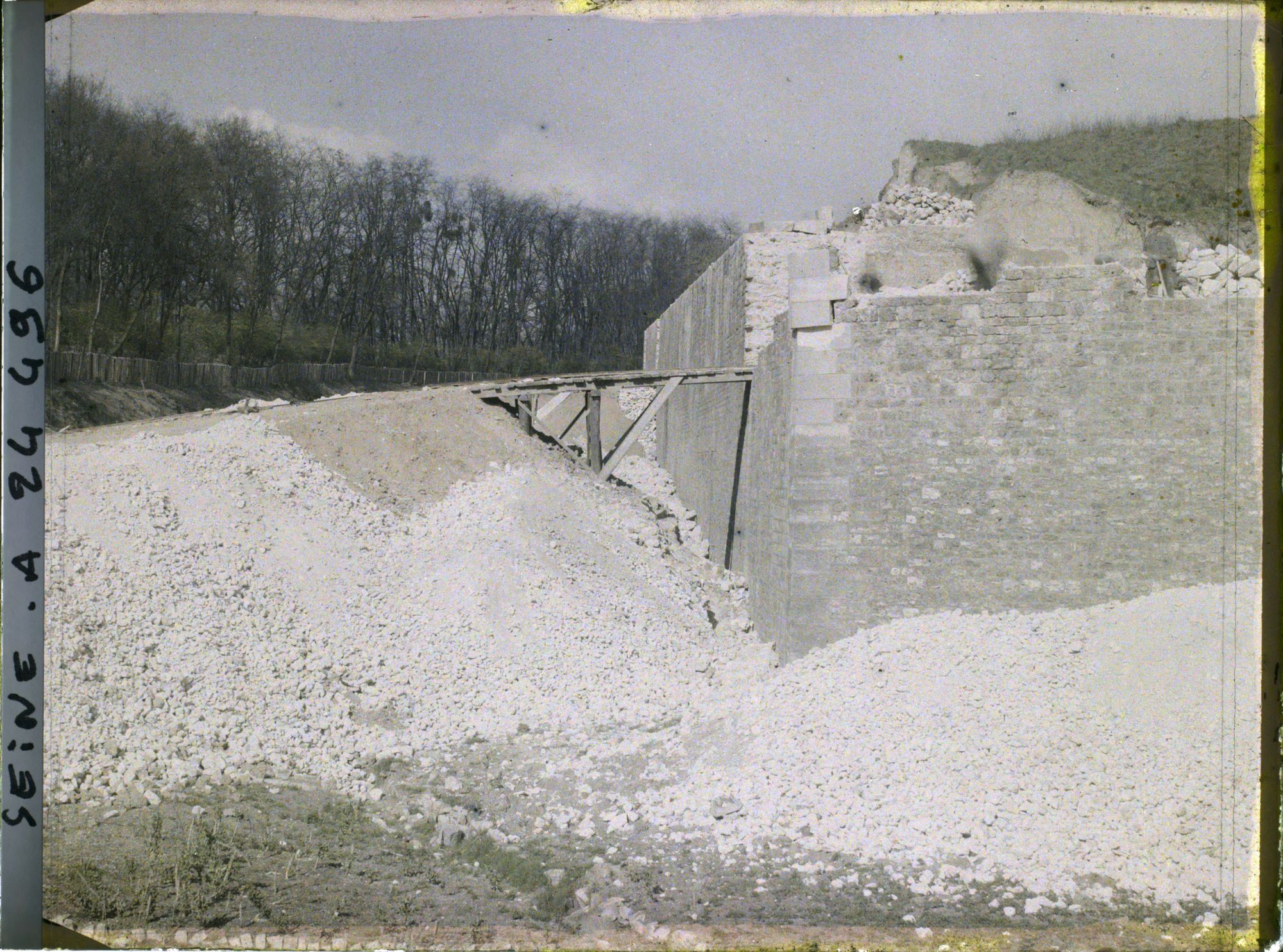 Image représentant La démolition des fortifications à la porte d'Auteuil ?