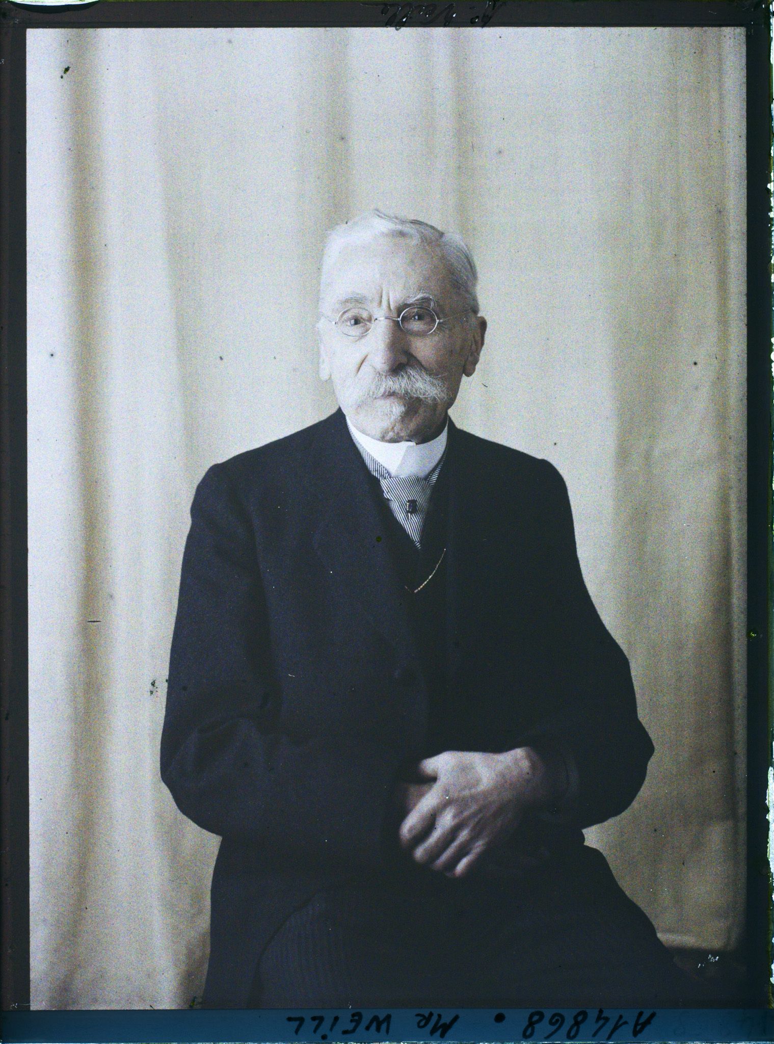 Image représentant https://musee-albert-kahn.s-museum.fr/home/NWQ2OTAwYzNmYjZlZTk1ZWQwODJmMjY4L2dlbmVyaWMtbm90aWNlLXRhYi9hdXRob3JpdHkvNjE3YTc5ZjVjZjhiODk2OGIzMzM3ZDIx/5d6900c3fb6ee95ed082f268/generic-notice-tab/authority/617a79ebcf8b8968b3337a0b Monsieur Weill