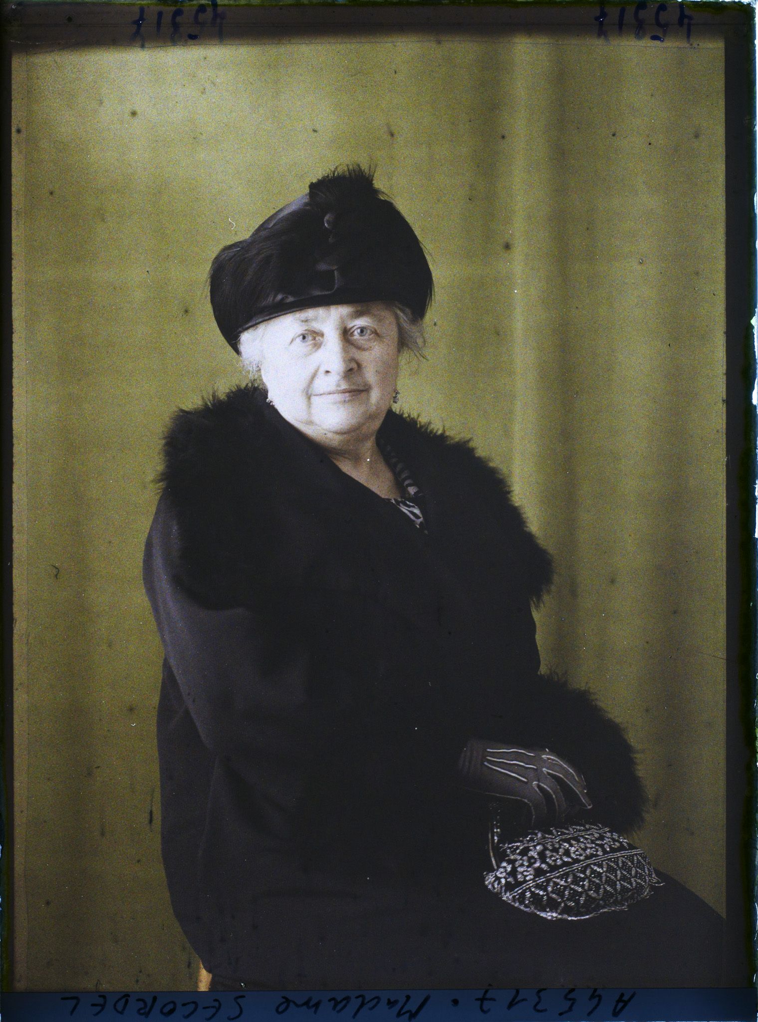 Image représentant https://musee-albert-kahn.s-museum.fr/home/NWQ2OTAwYzNmYjZlZTk1ZWQwODJmMjY4L2dlbmVyaWMtbm90aWNlLXRhYi9hdXRob3JpdHkvNjE3YTc5ZjVjZjhiODk2OGIzMzM3ZDIx/5d6900c3fb6ee95ed082f268/generic-notice-tab/authority/617a79ebcf8b8968b33377d1 Madame Berthe Secordel