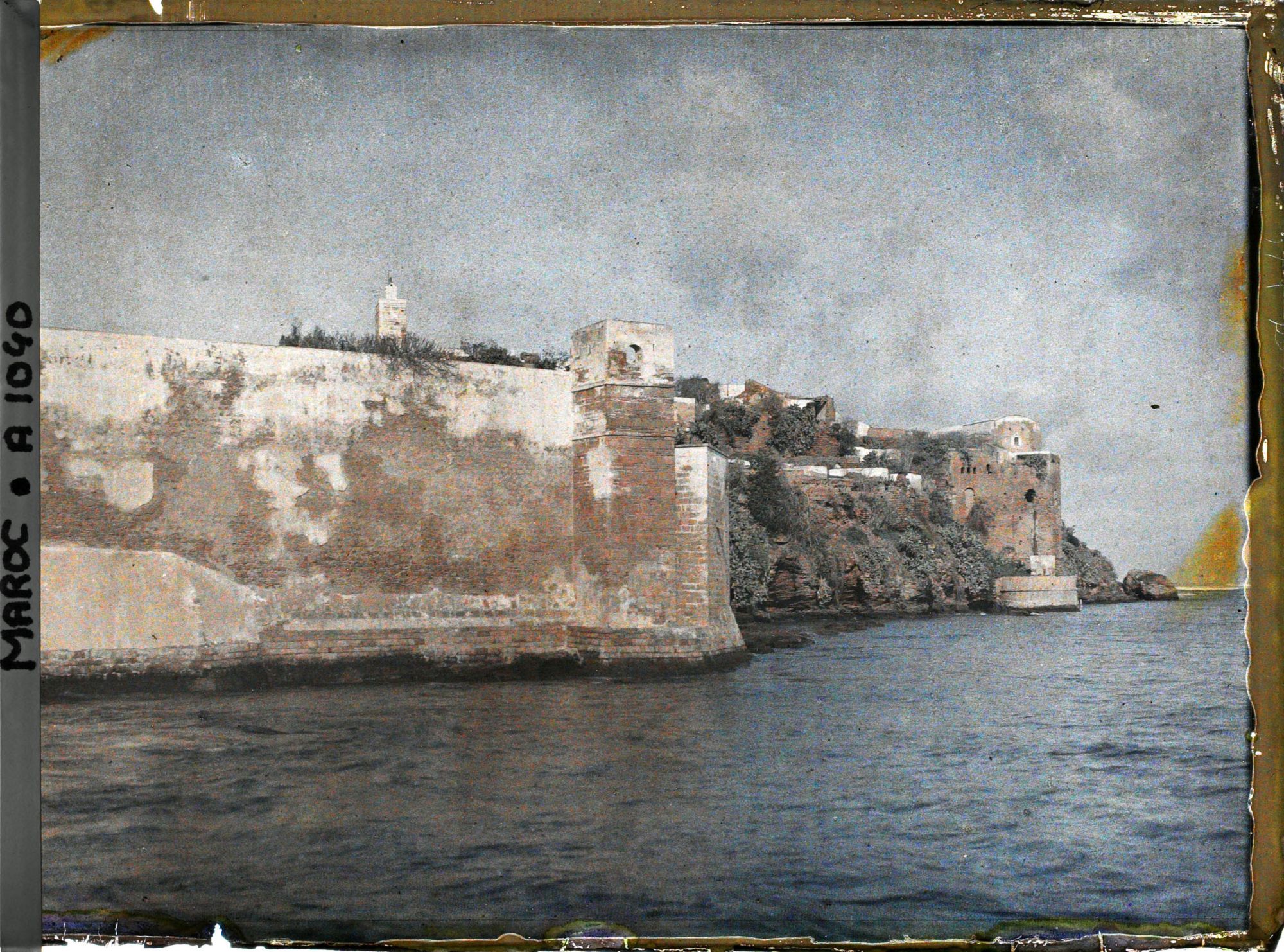 Image représentant Une partie de la ville en bord de mer