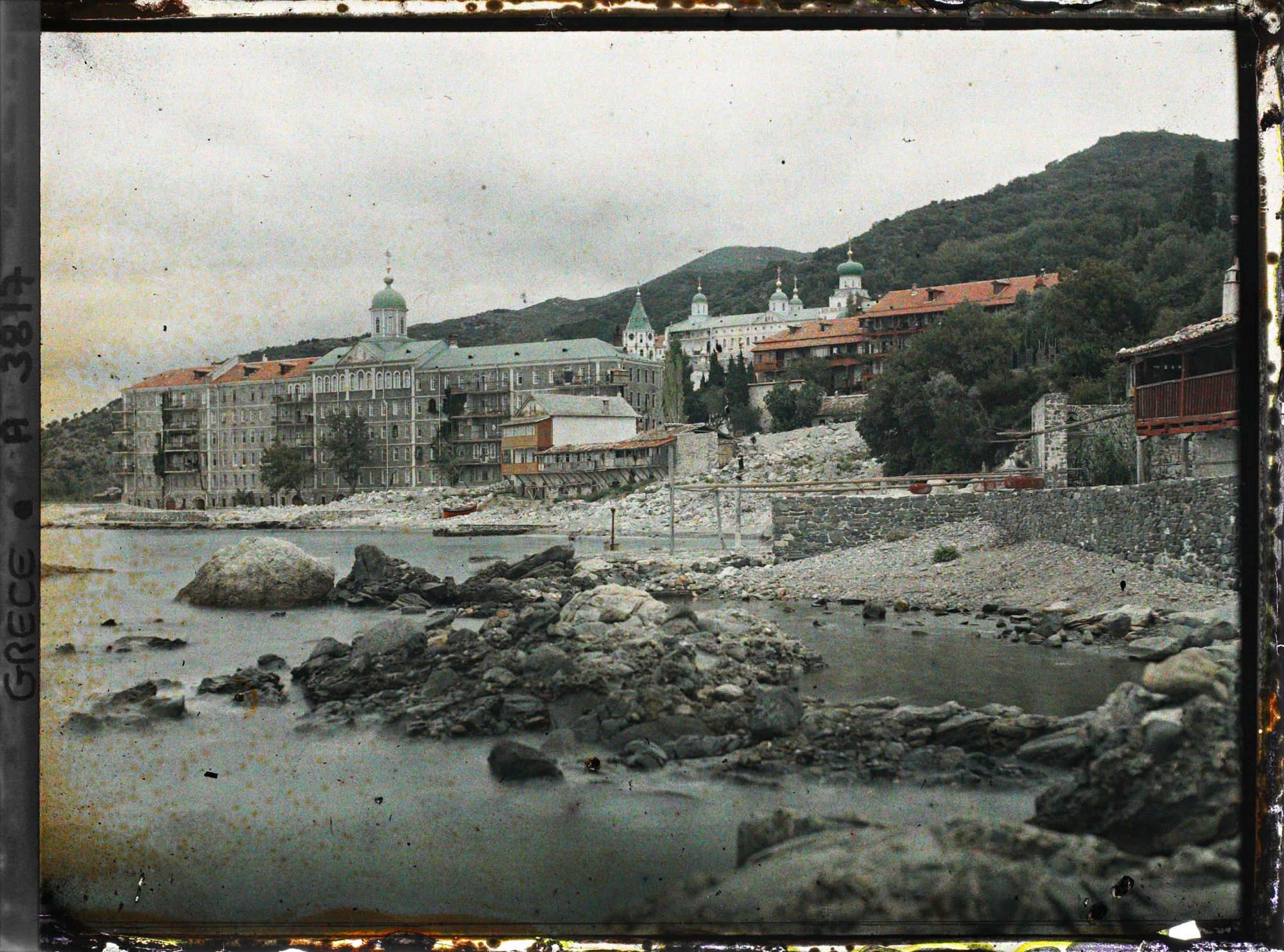 Image représentant Vue d'ensemble sur le monastère de Saint-Panteleimon