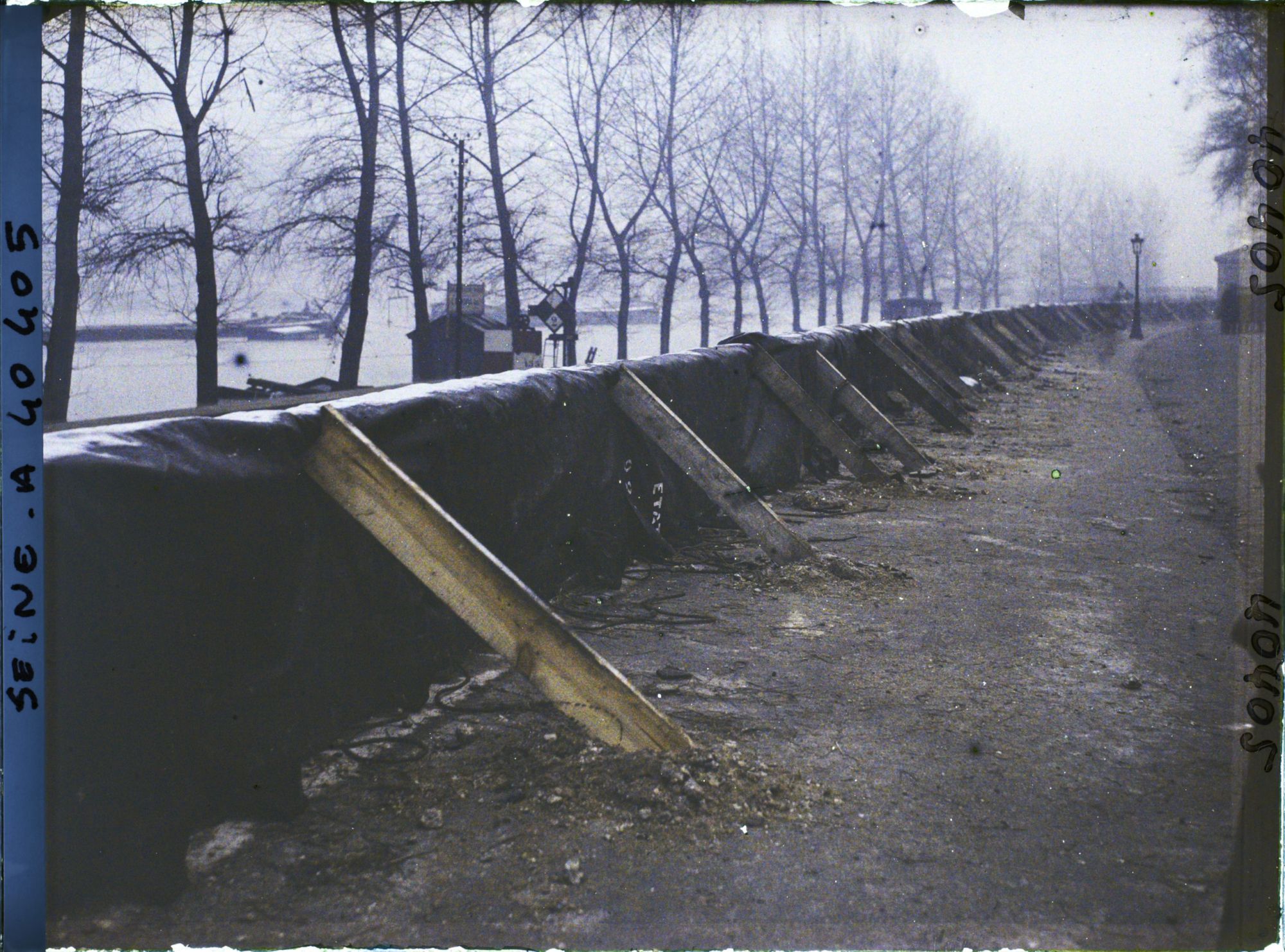 Image représentant Barrages contre la crue de la Seine quai d'Orsay