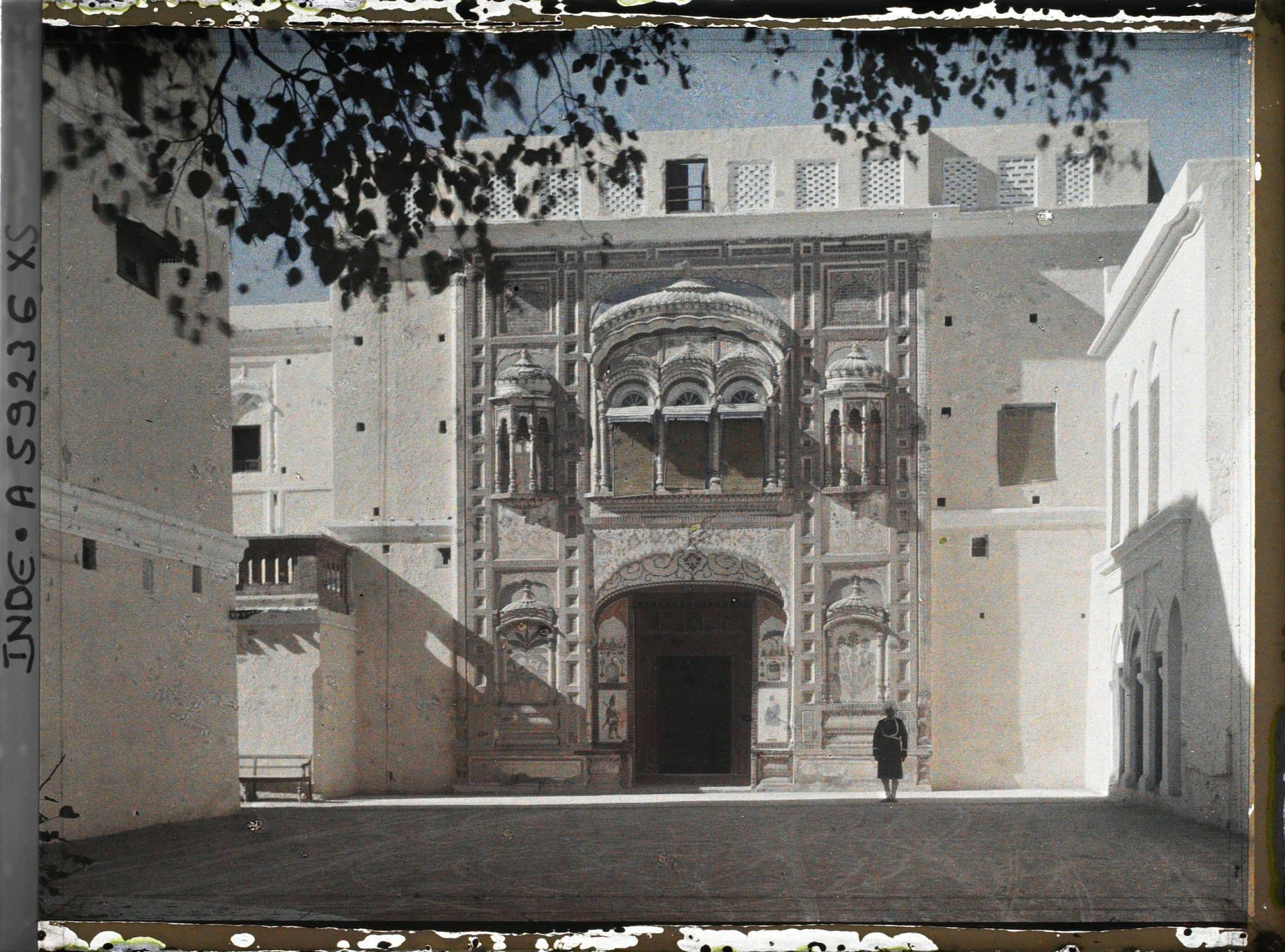 Image représentant Une porte de l'ancien complexe palatial (Jalao Khana).