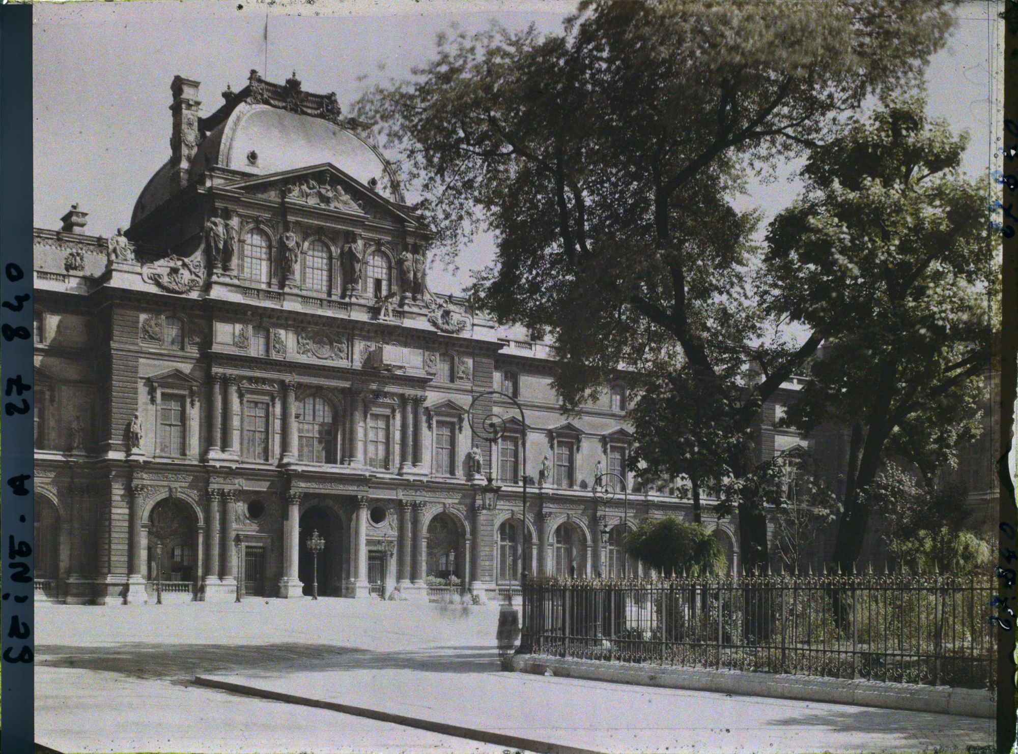 Image représentant Le pavillon Sully du Louvre