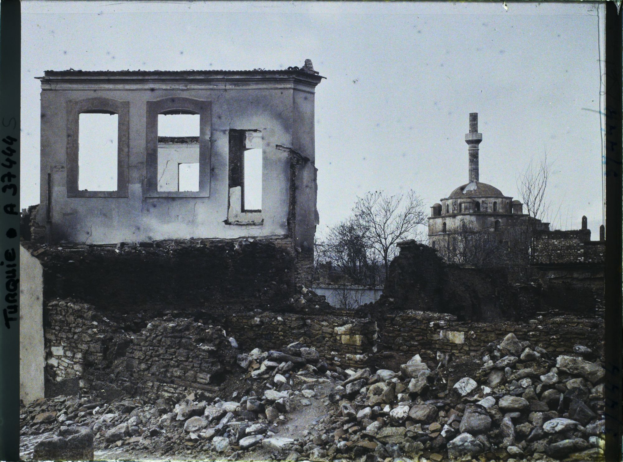 Image représentant Turquie, Aidin, Ruines vers la Mosquée Djami-Djihan