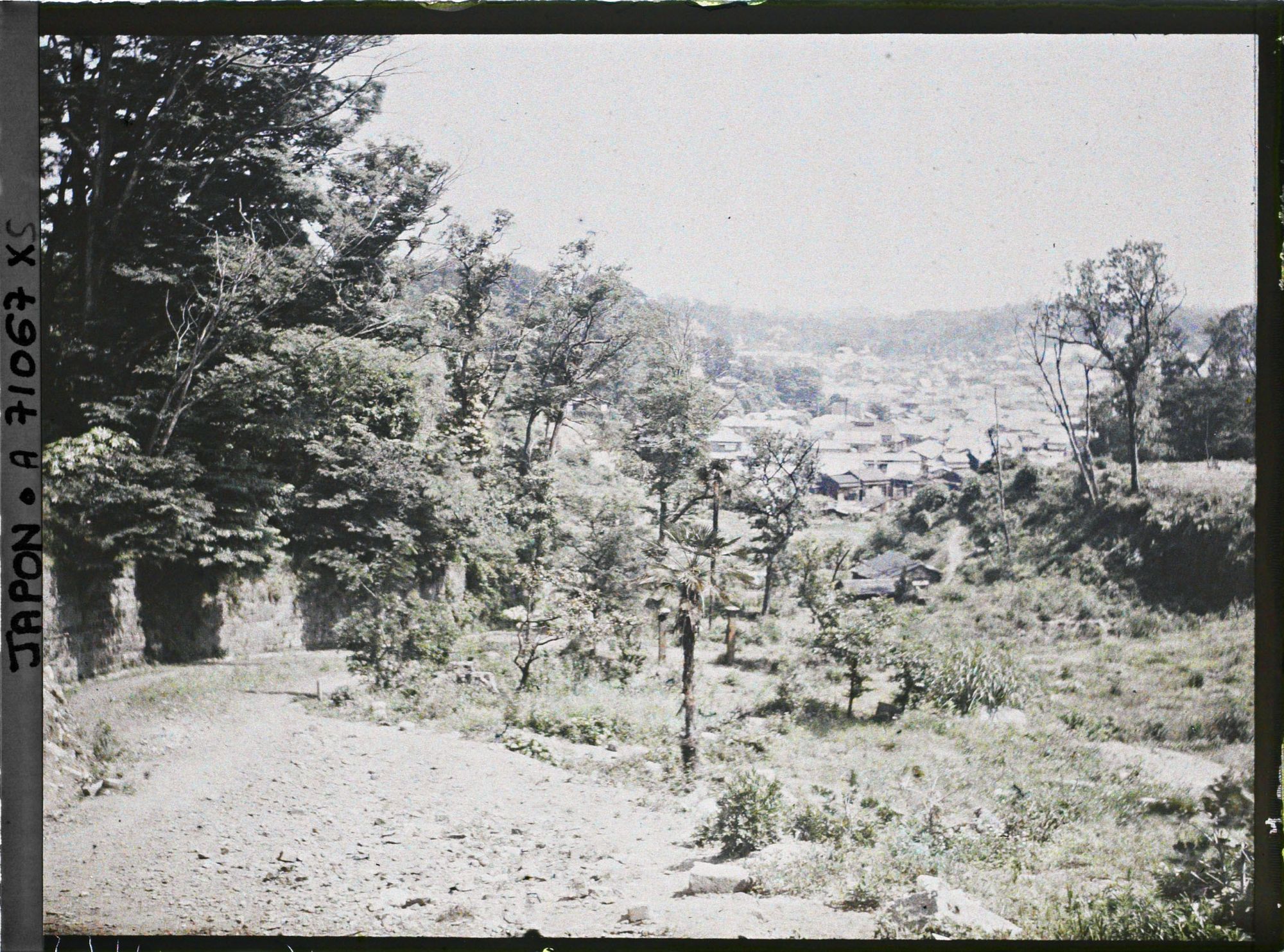 Image représentant vue vers une ville (Nagasaki ?)