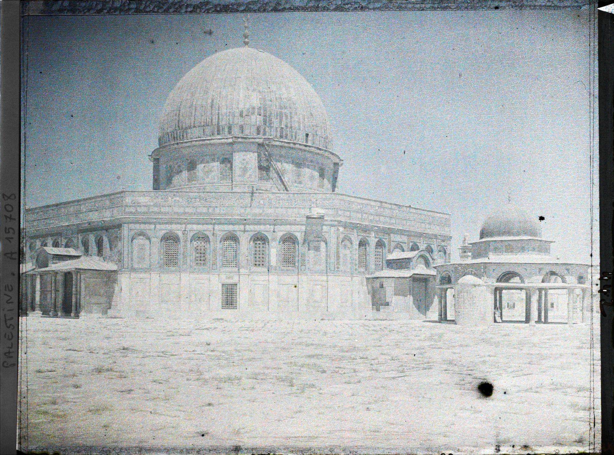 Image représentant Vue orientale du Dôme du Rocher (Qubbat al Sakhra) et du Dôme de la Chaîne (Qubbat al Silsileh)