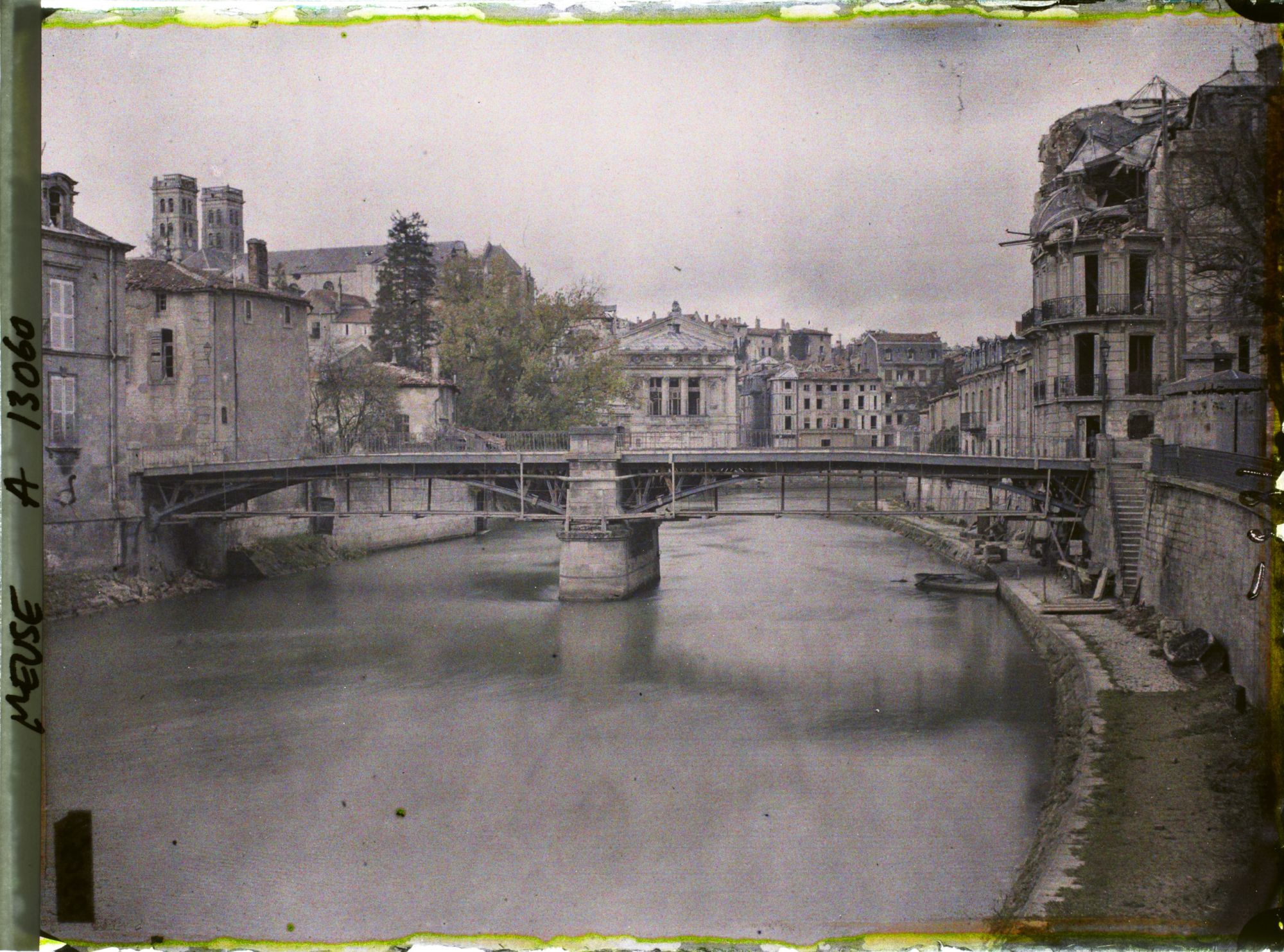 Image représentant France, Verdun, La Meuse (près de la promenade)