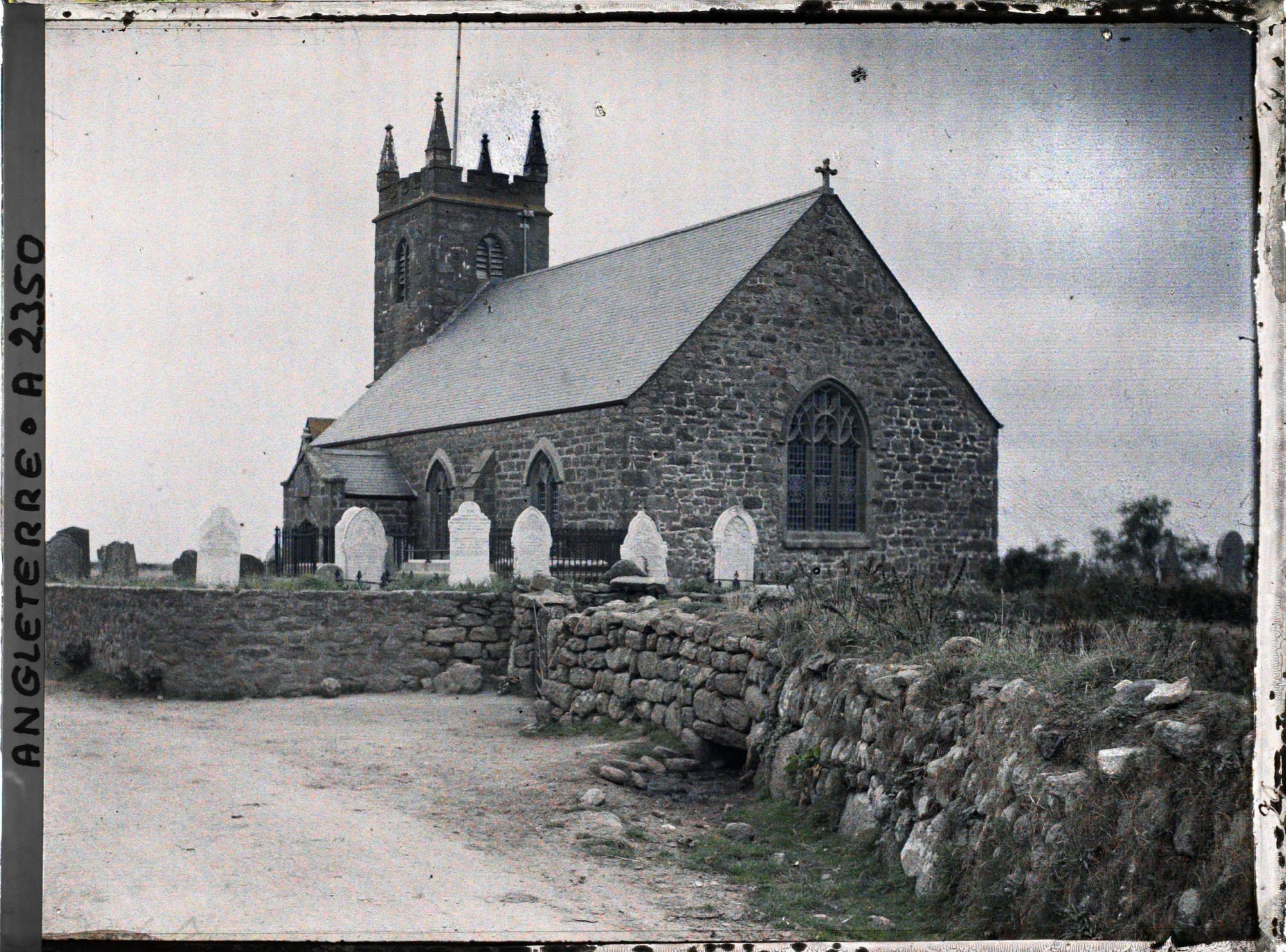 Image représentant Une église et son cimetière