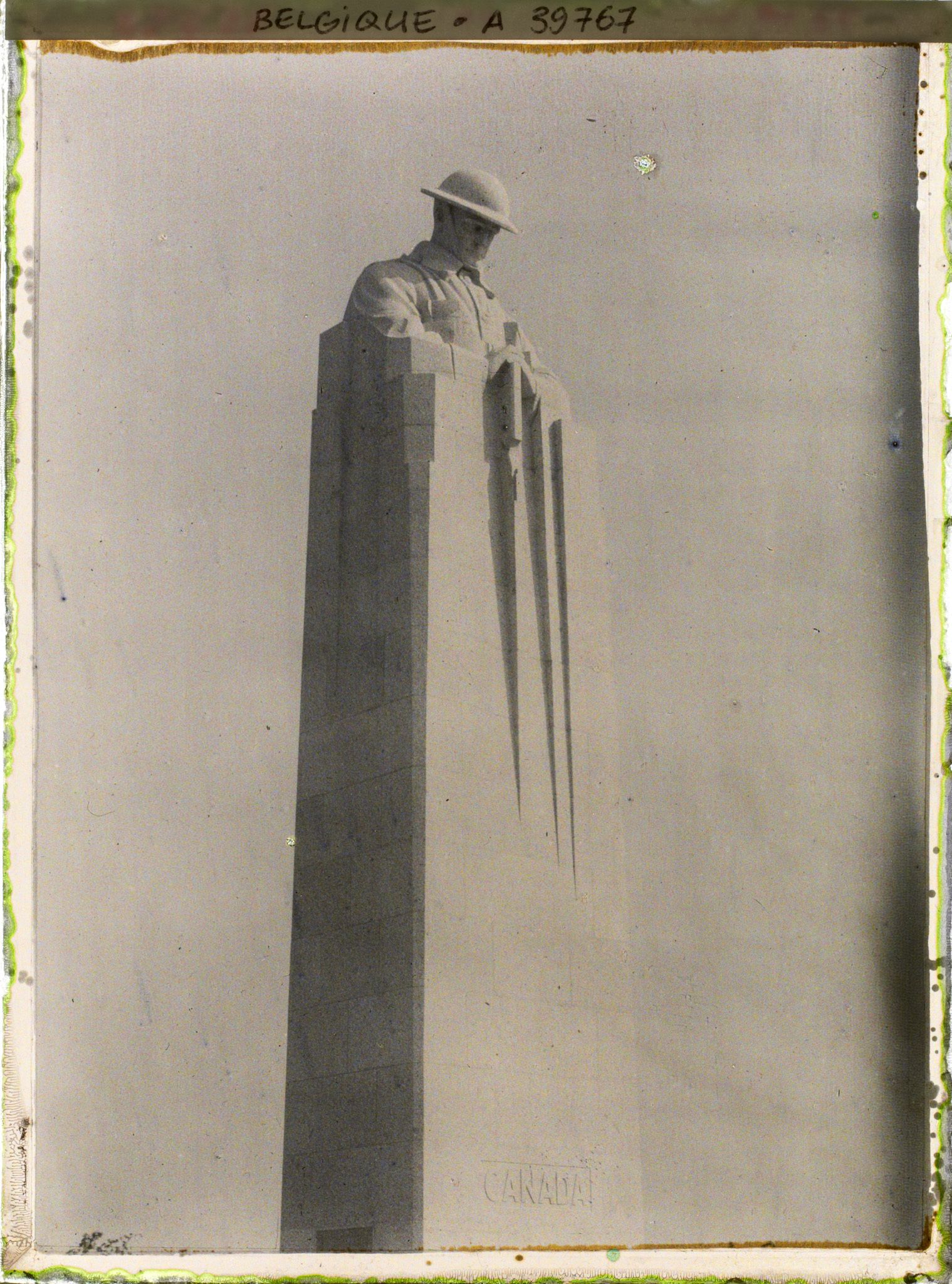 Image représentant Belgique, St Julien, Détail du monument; Sommet