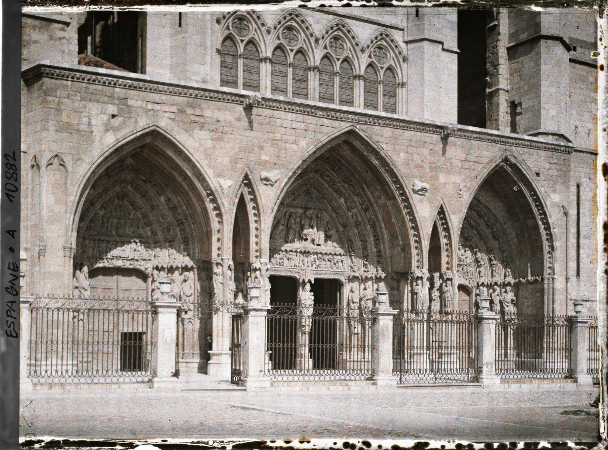 Image représentant Espagne, Léon, Léon : les 3 Porches de la Cathédrale Santa Maria de Regala