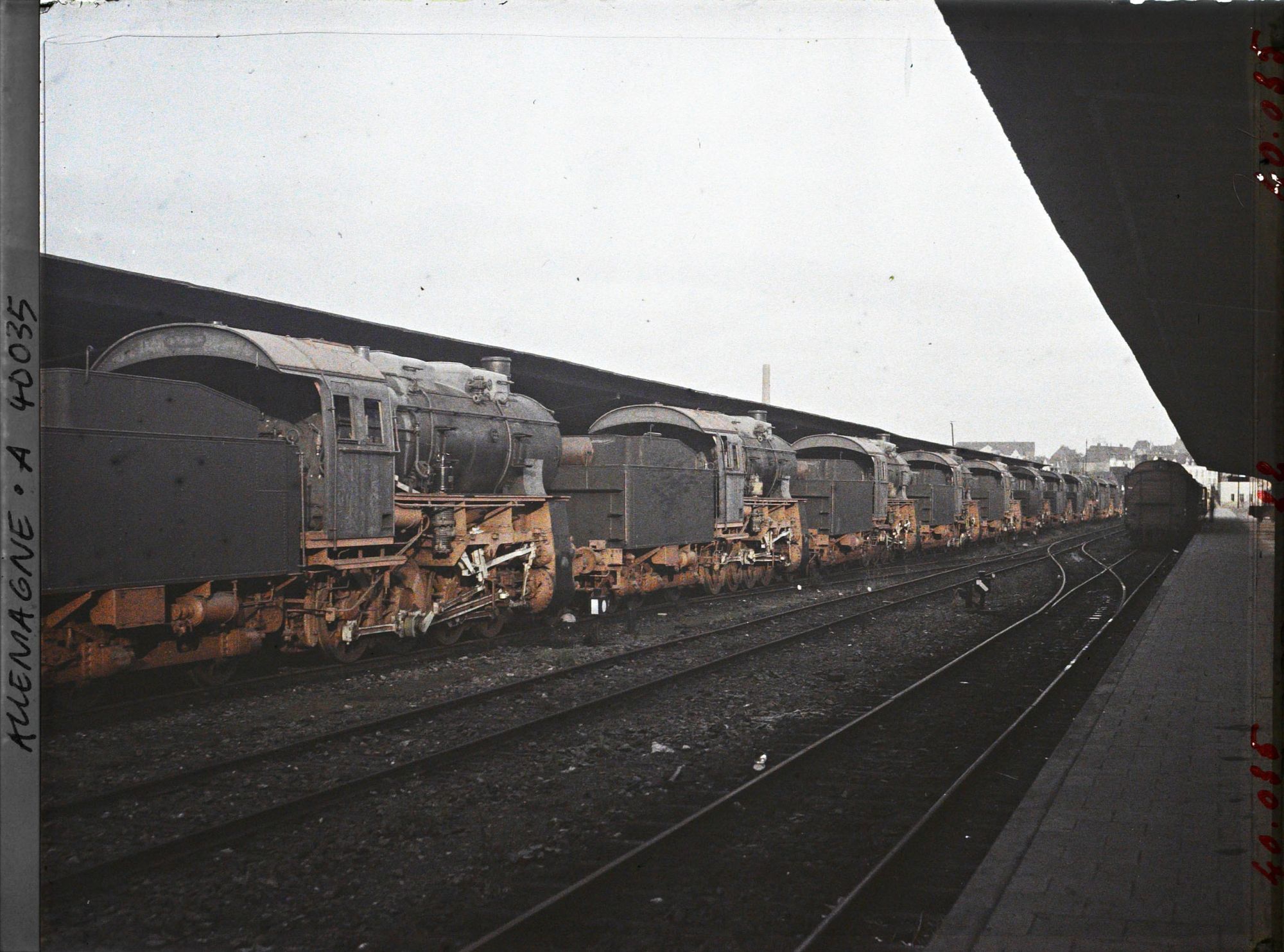 Image représentant Prusse, Essen, Voies encombrées de 12 locomotives neuves