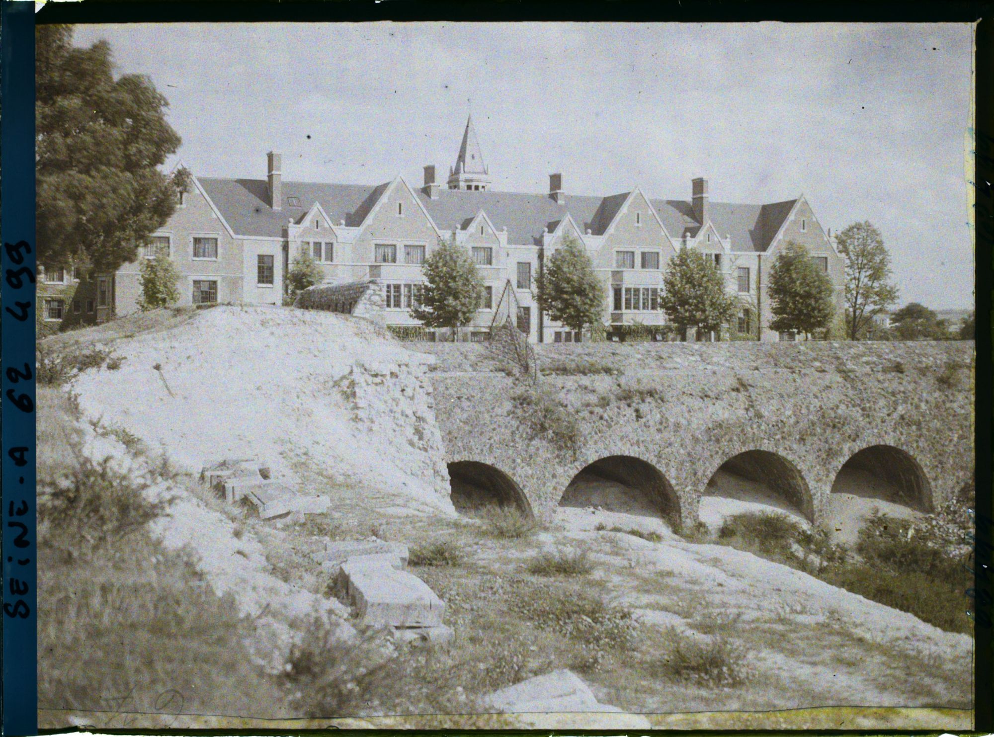 Image représentant Démolition des fortifications à la porte d'Arcueil, près de la cité universitaire