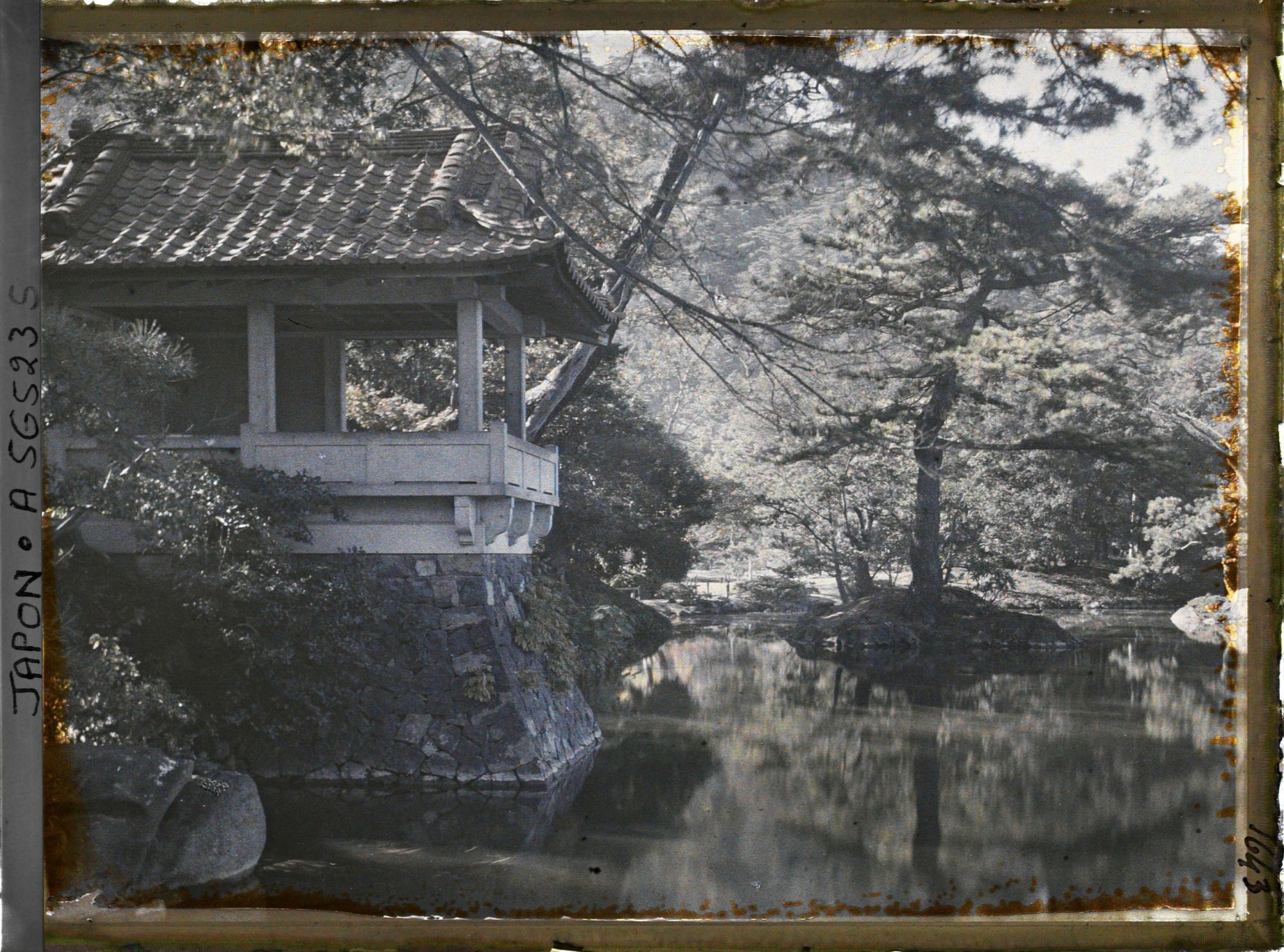 Image représentant Parc Ritsurin-koen (ou Kuribayashi-koen) : étang Gun'o-chi (ou Gunôchi) et son pavillon Kanôkaku